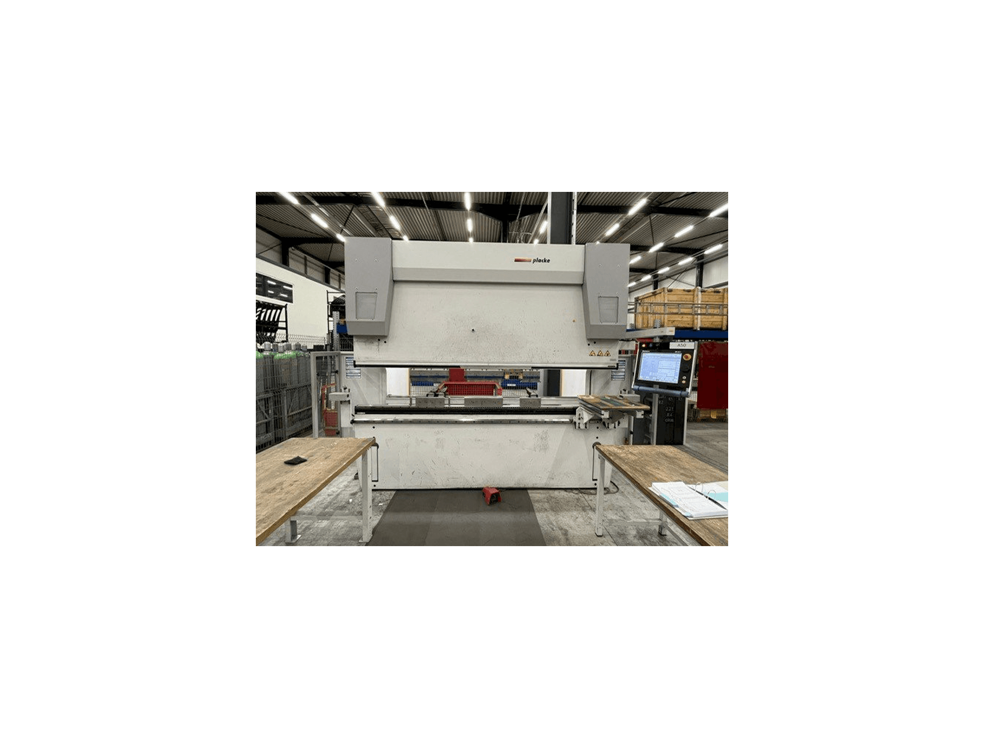 Vista frontale della macchina PLACKE HQPB P595