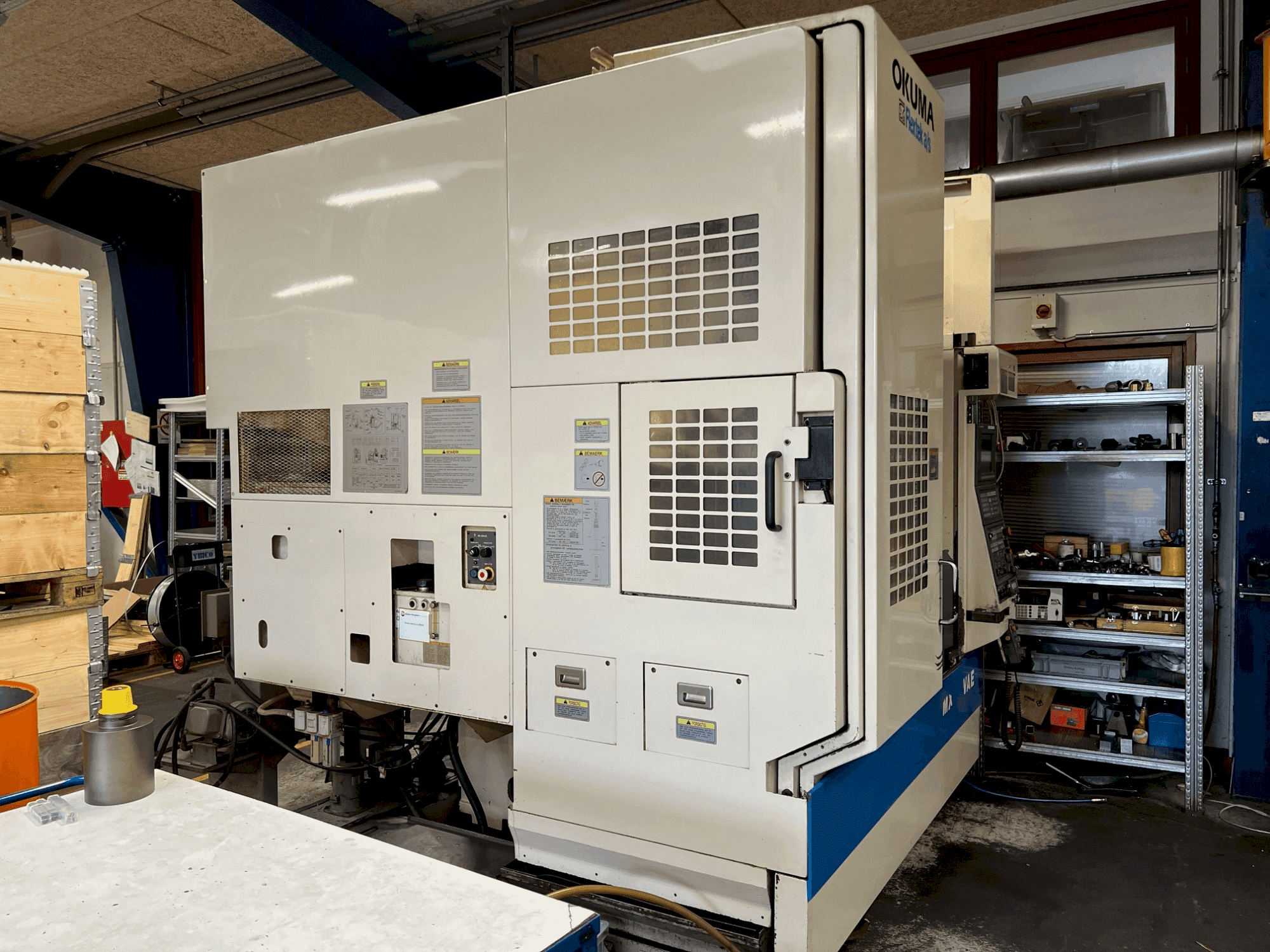 Vista frontale della macchina Okuma MX-45 VAE