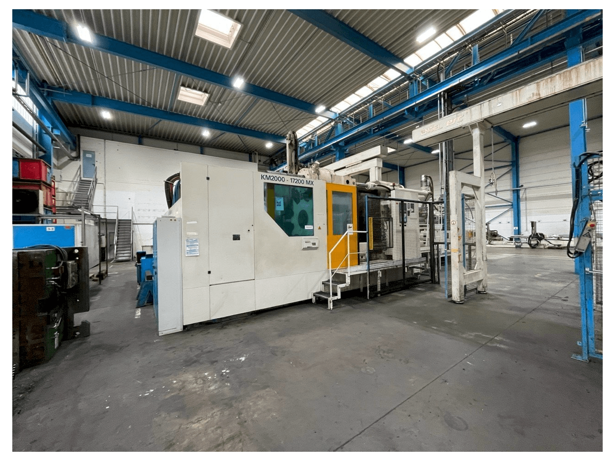 Vista frontale della macchina Krauss Maffei KM 2000 17200 MX