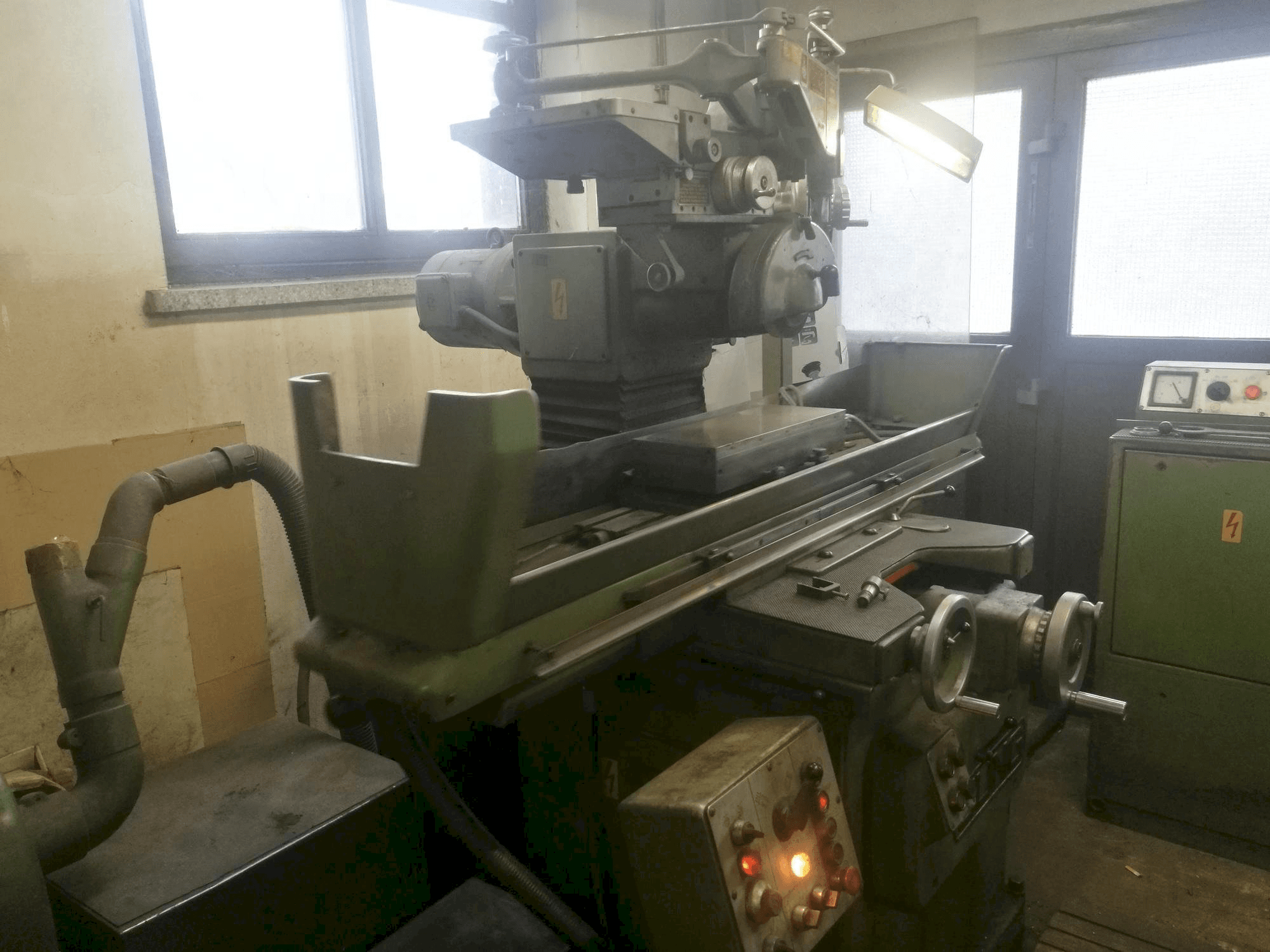 Vista frontale della macchina JUNG HF 50 RD