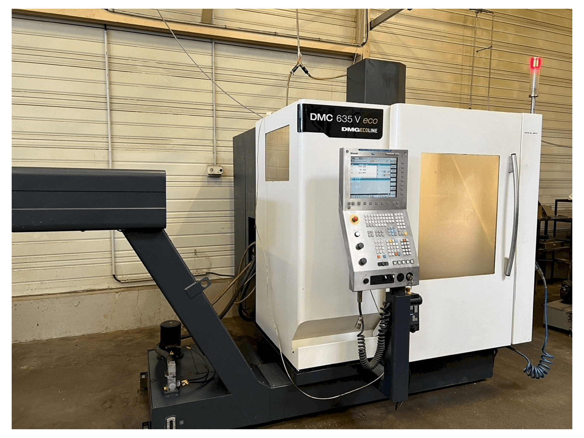 Vista frontale della macchina DMG DMC 635V ECOLINE