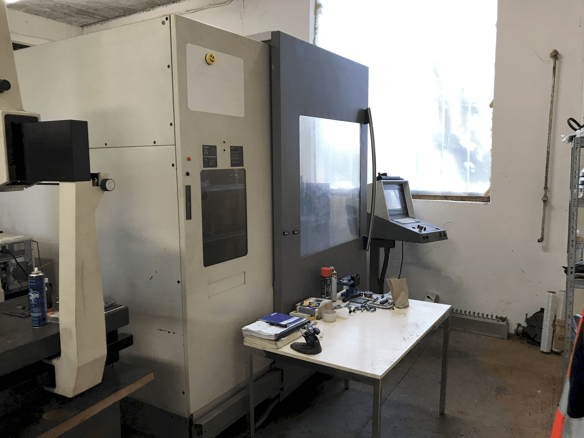 Vista frontale della macchina DECKEL MAHO DMU 60P
