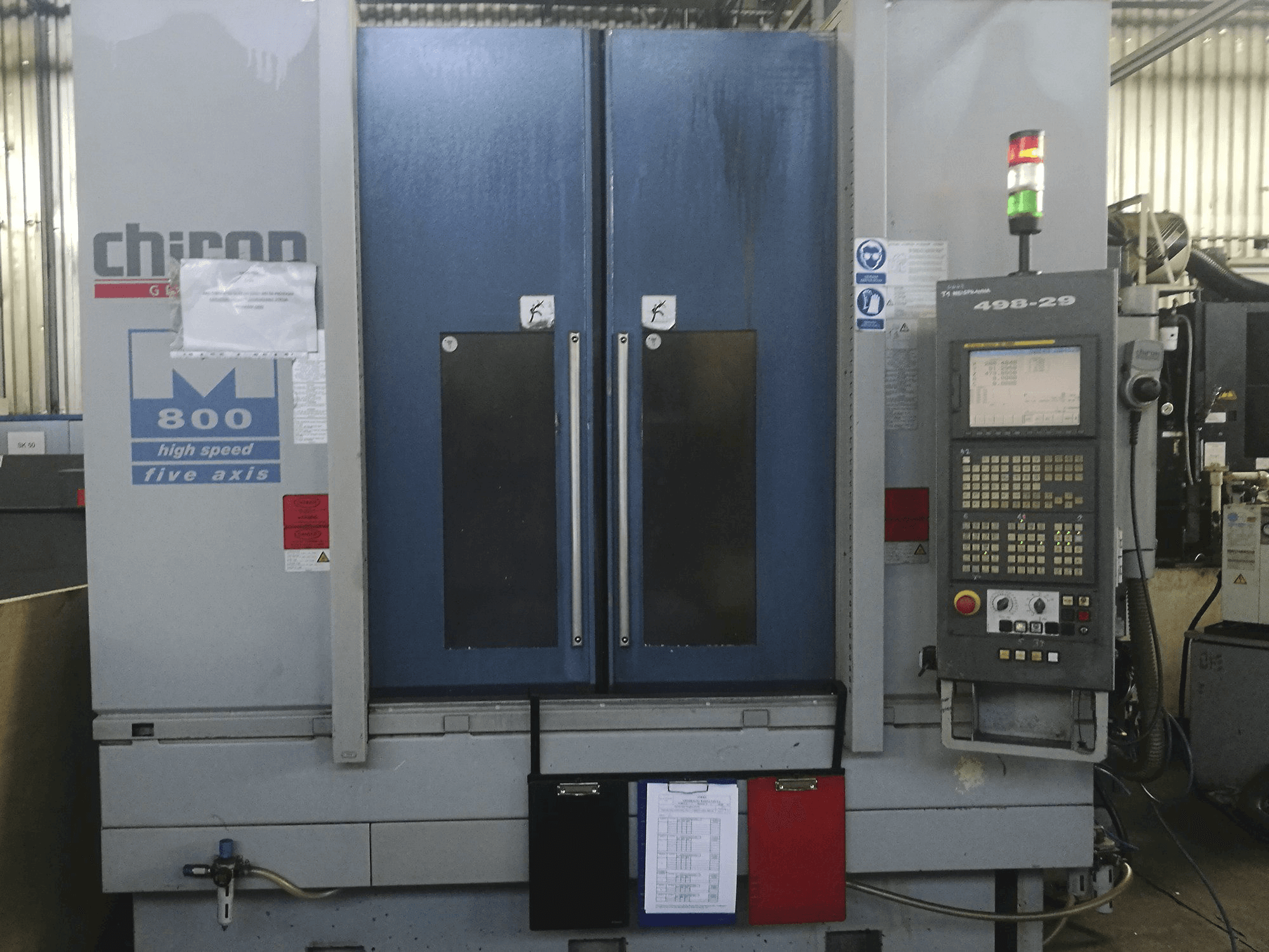 Vista frontale della macchina CHIRON MILL 800