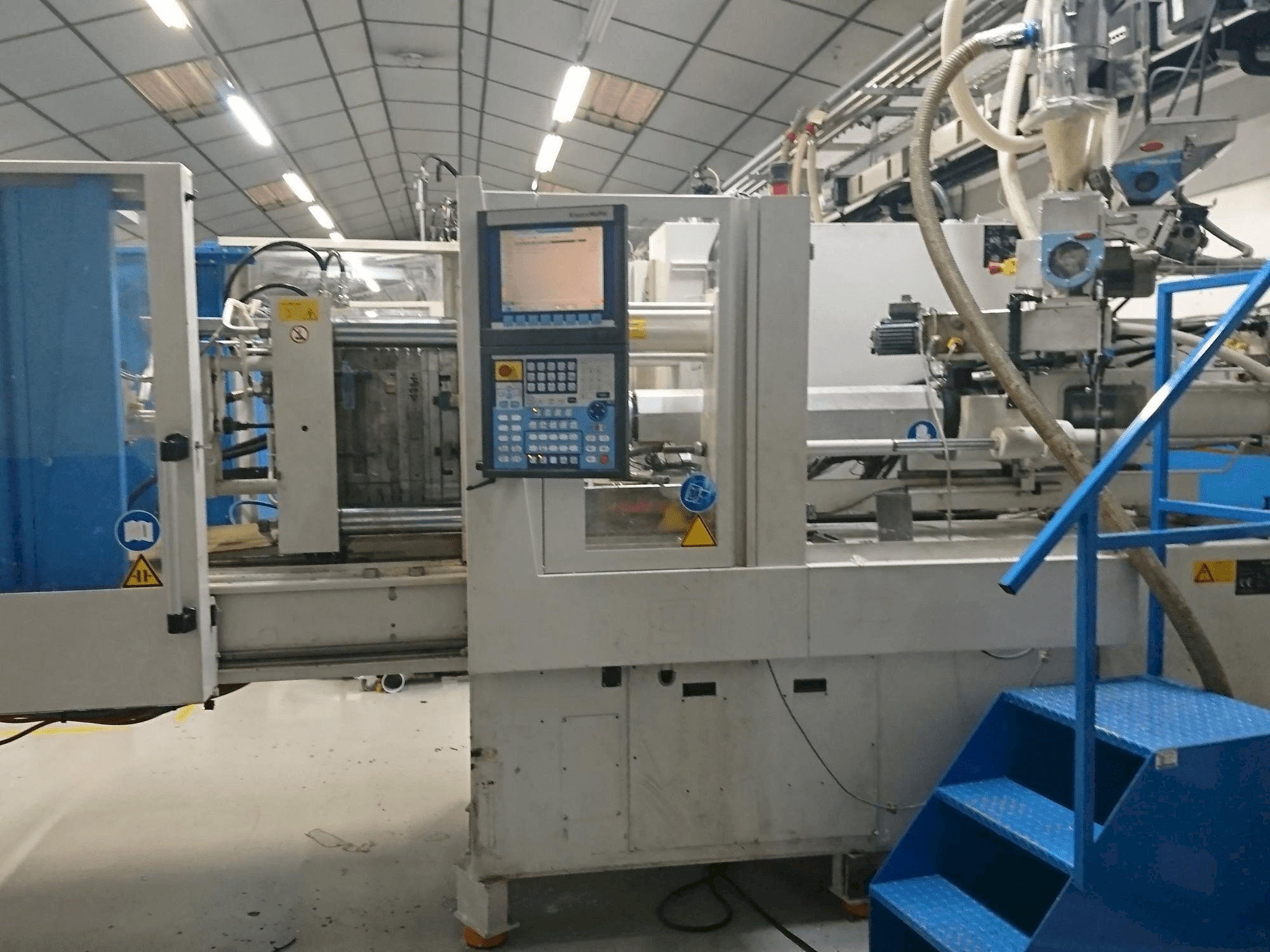 Vista frontale della macchina Krauss Maffei 80-750 CX