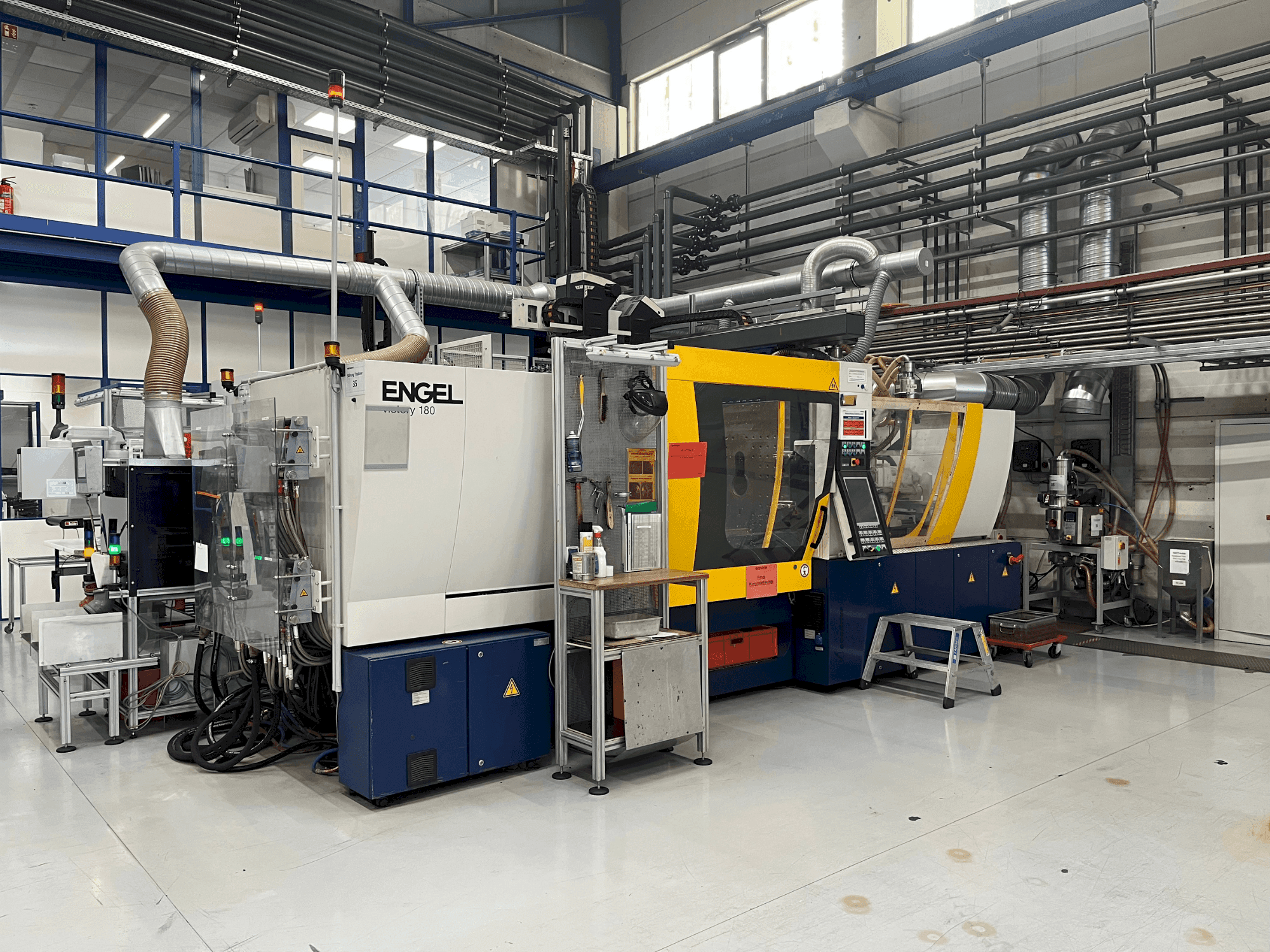 Vista frontale della macchina Engel Victory 200H/60W/180 combi + Viper 40