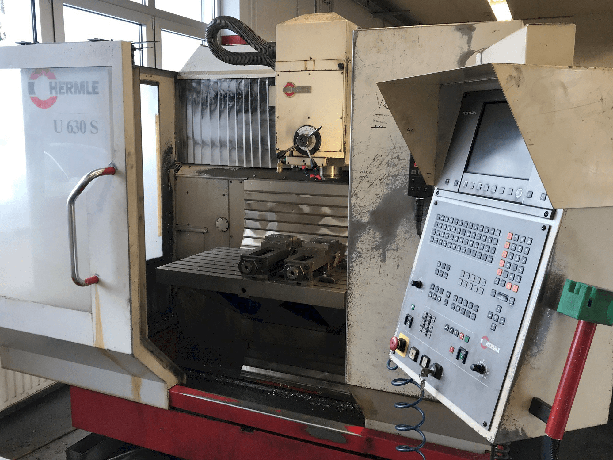 Vista frontale della macchina HERMLE U 630 S