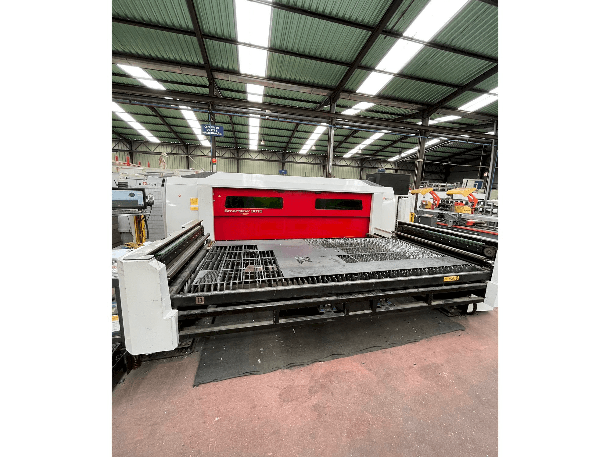 Vista frontale della macchina TCI Smartline Fiber 3015 3KW