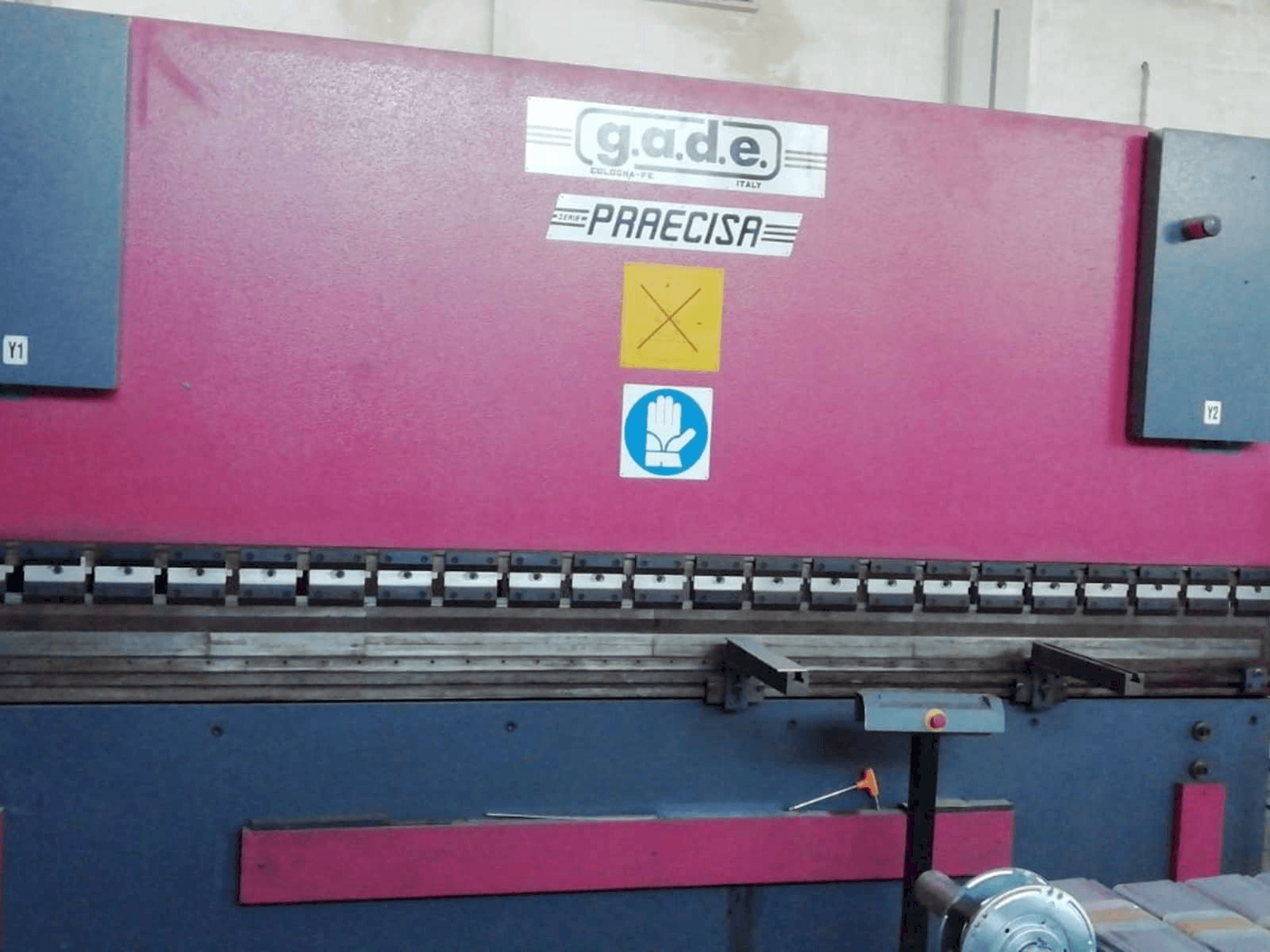 Vista frontale della macchina Gade PS-C 4120