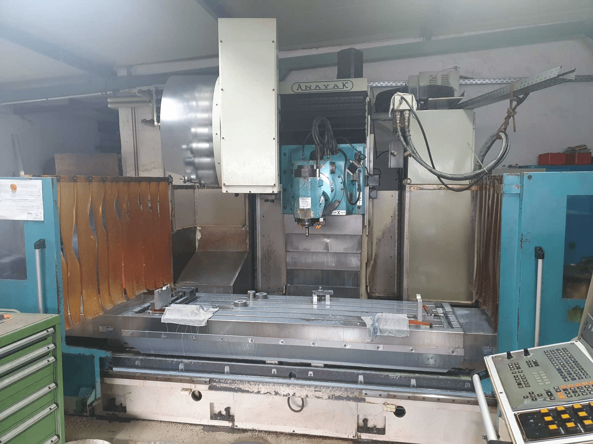 Vista frontale della macchina ANAYAK VH 2200