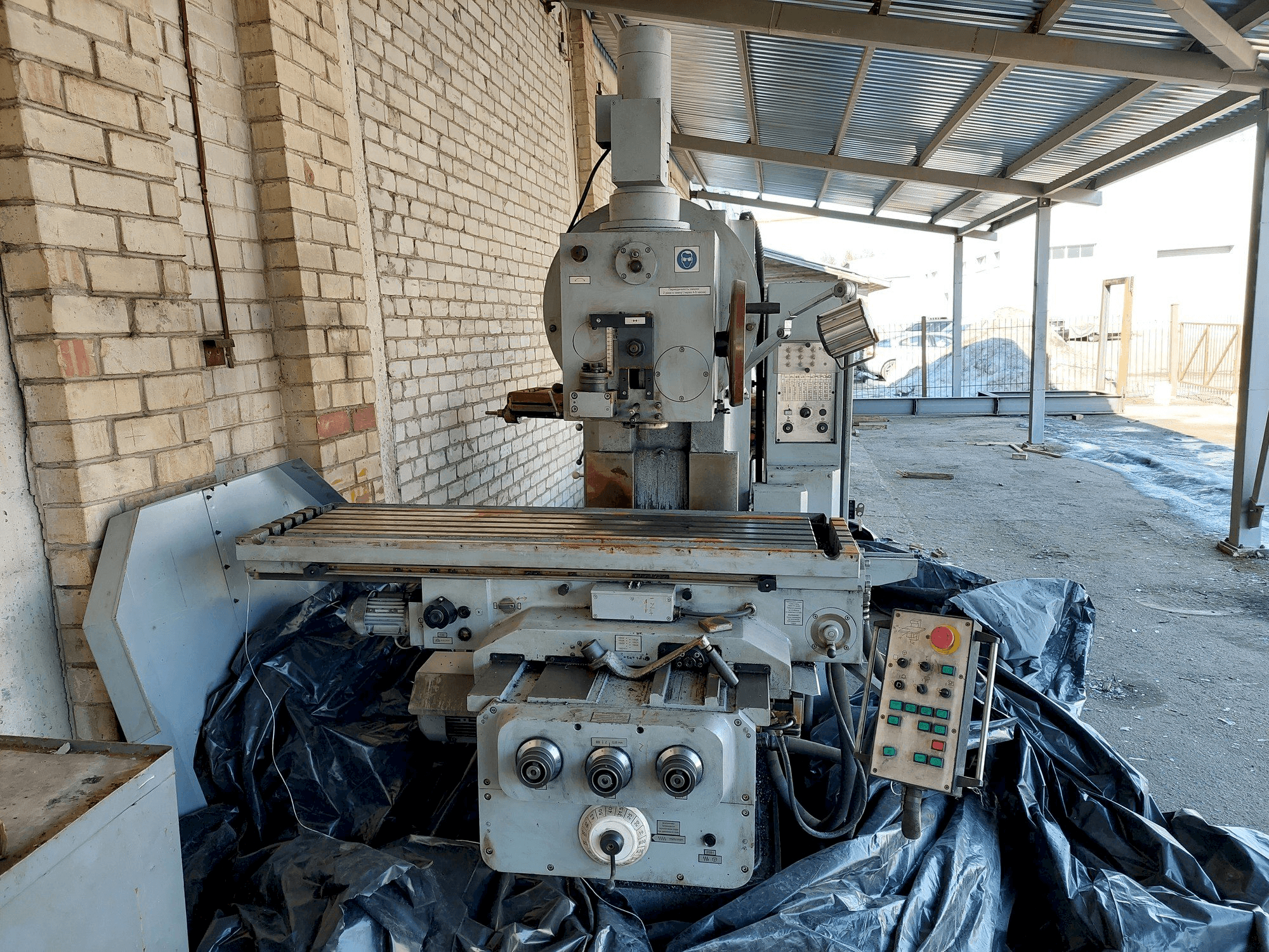 Vista frontale della macchina Heckert FSS450MR