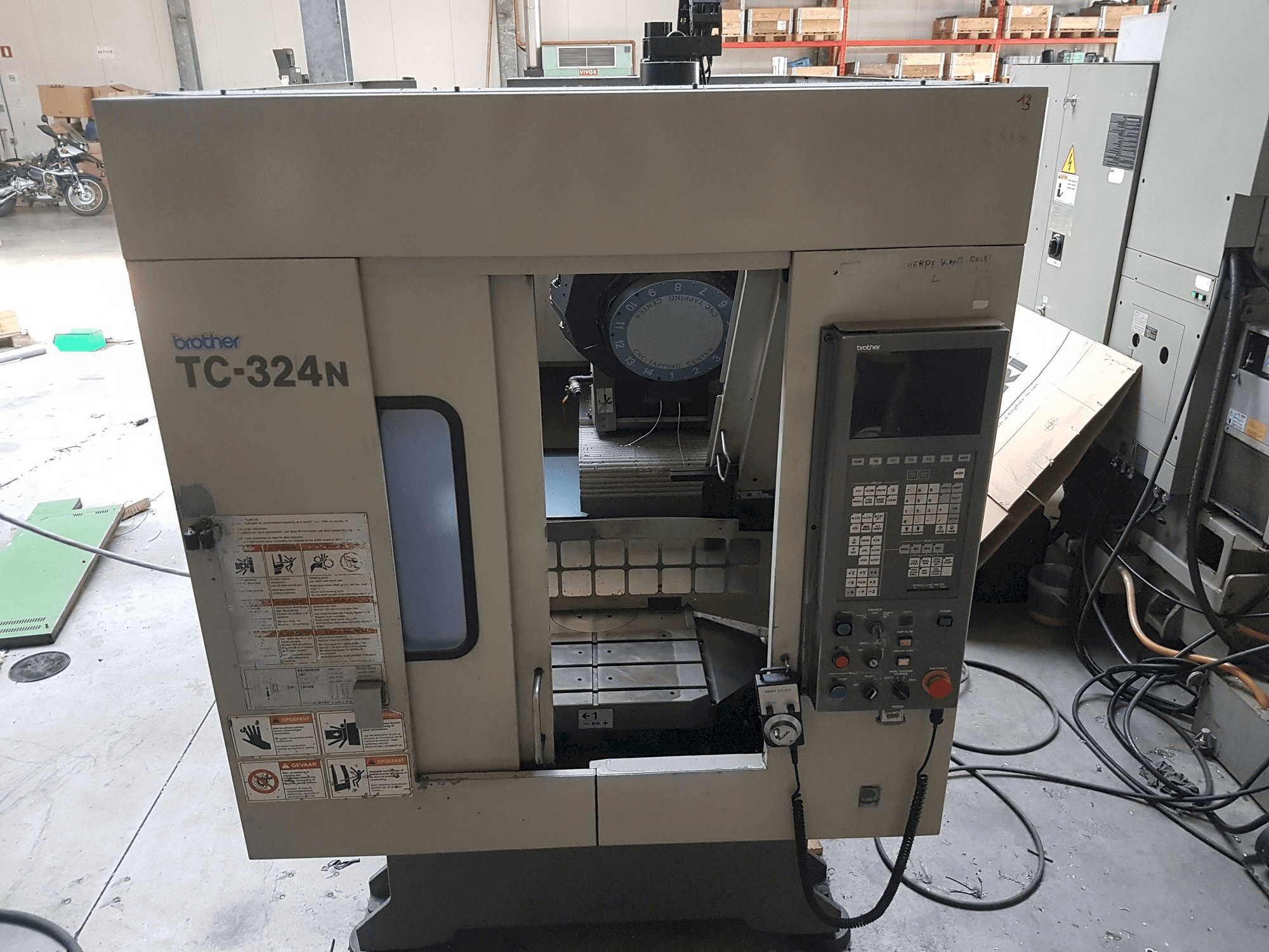 Vista frontale della macchina Brother TC-324N