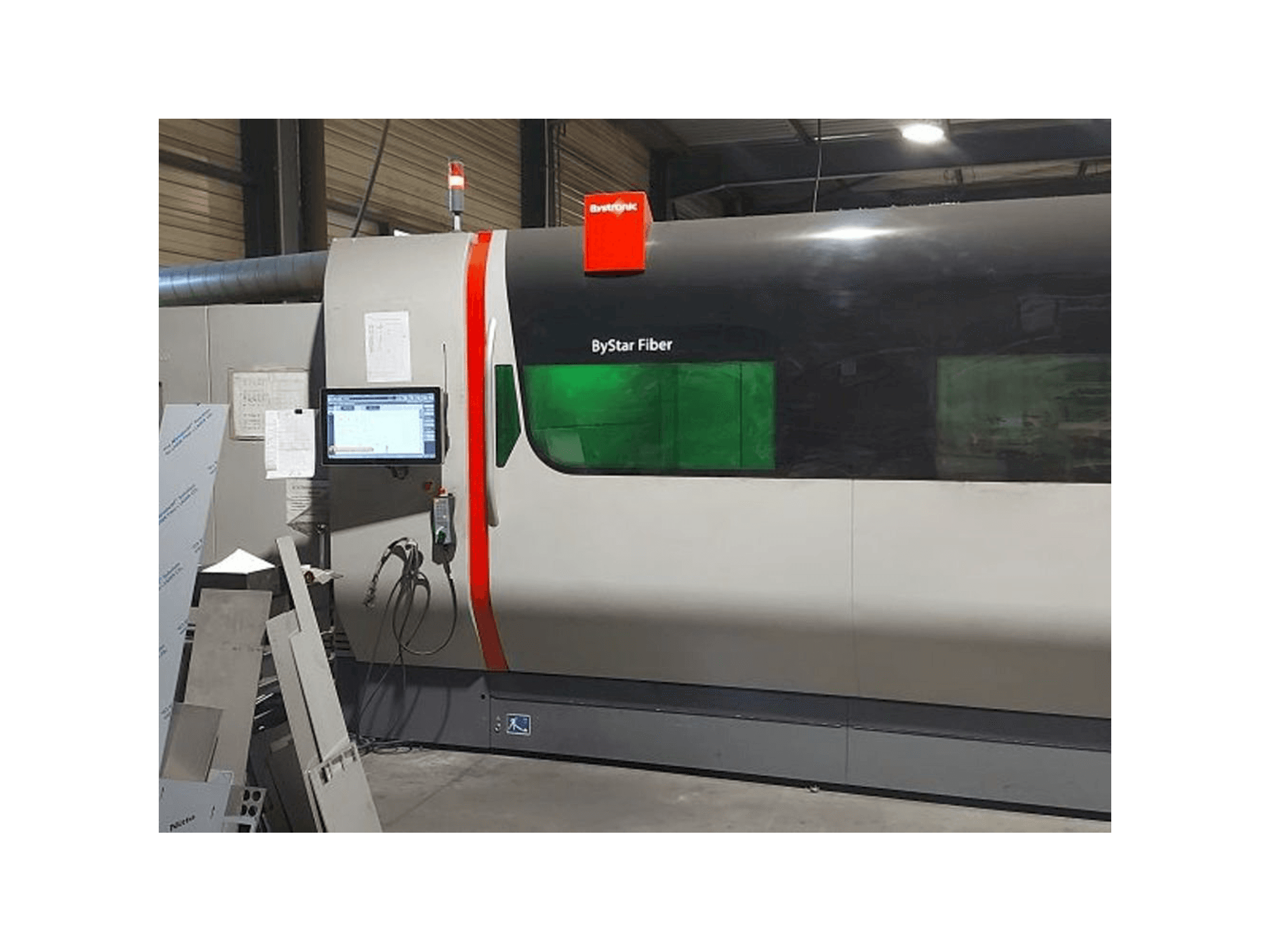 Vista frontale della macchina Bystronic Bystar fiber