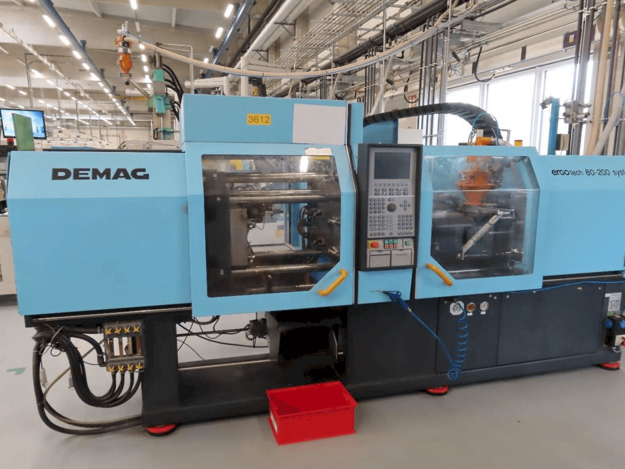 Vista frontale della macchina DEMAG Ergotech 80-200 System