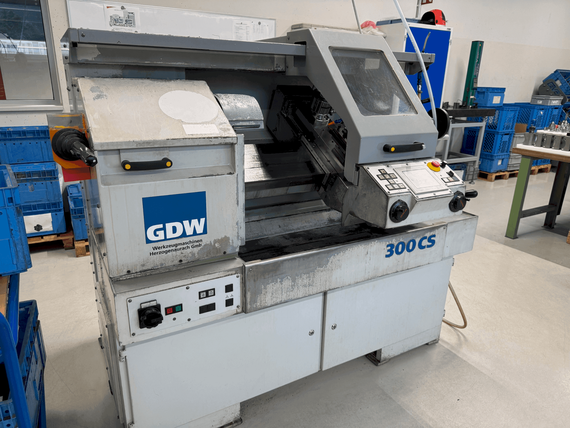 Vista frontale della macchina GDW 300 CS