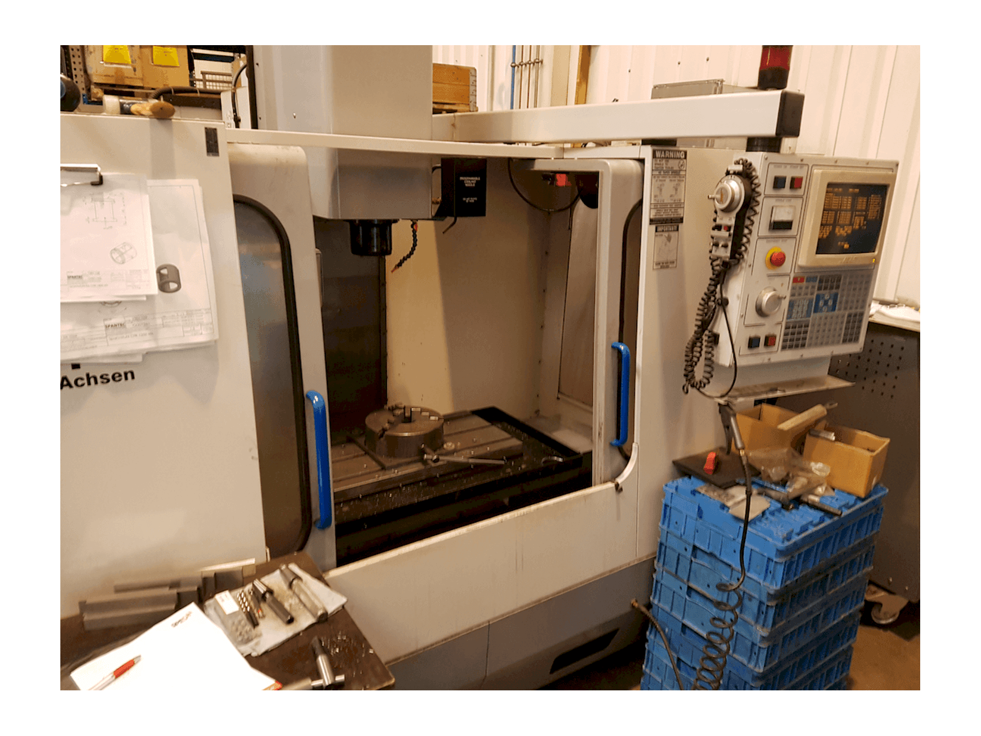 Vista frontale della macchina HAAS VF1