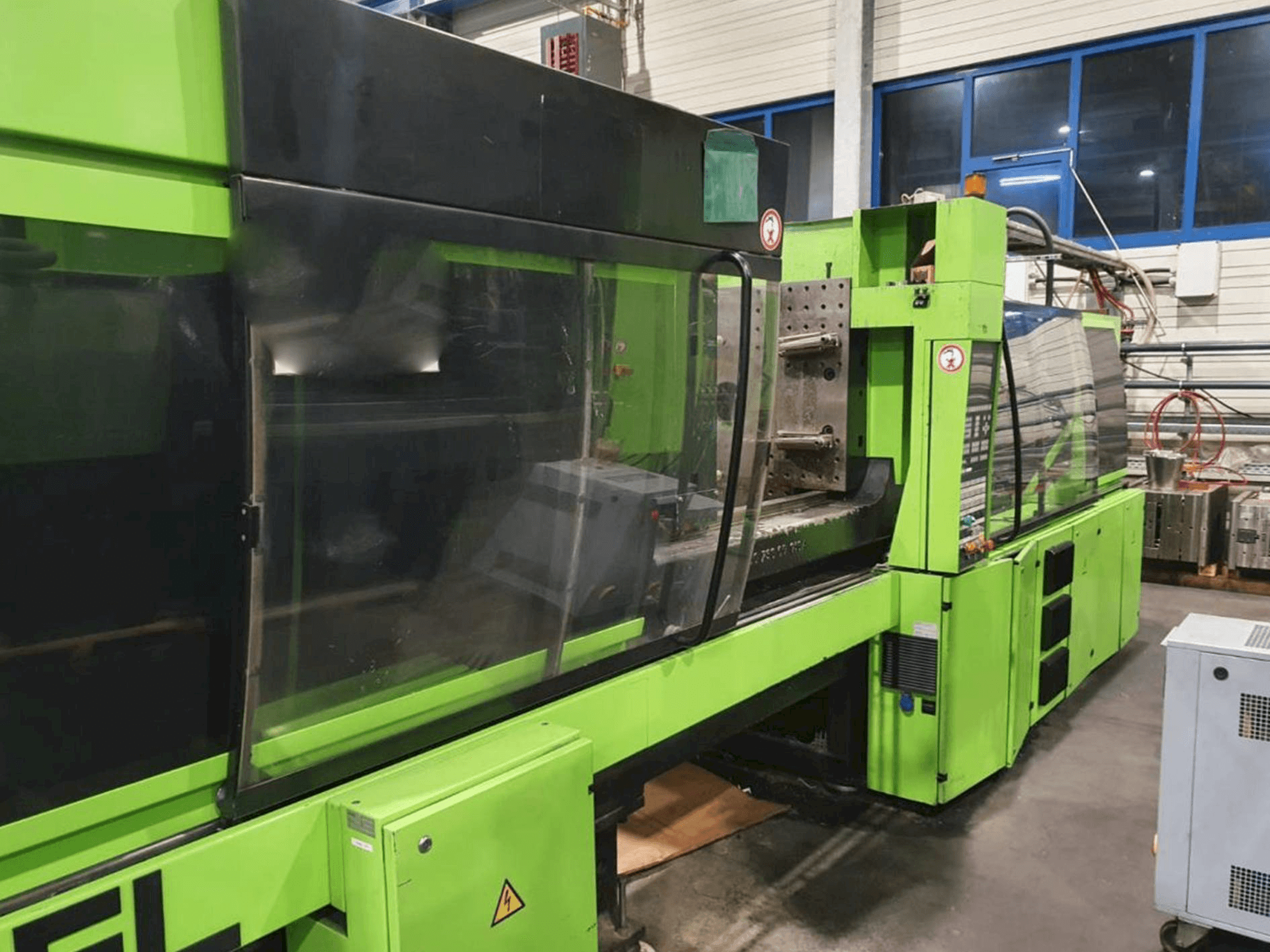 Vista frontale della macchina ENGEL Es 1350/250 Hl