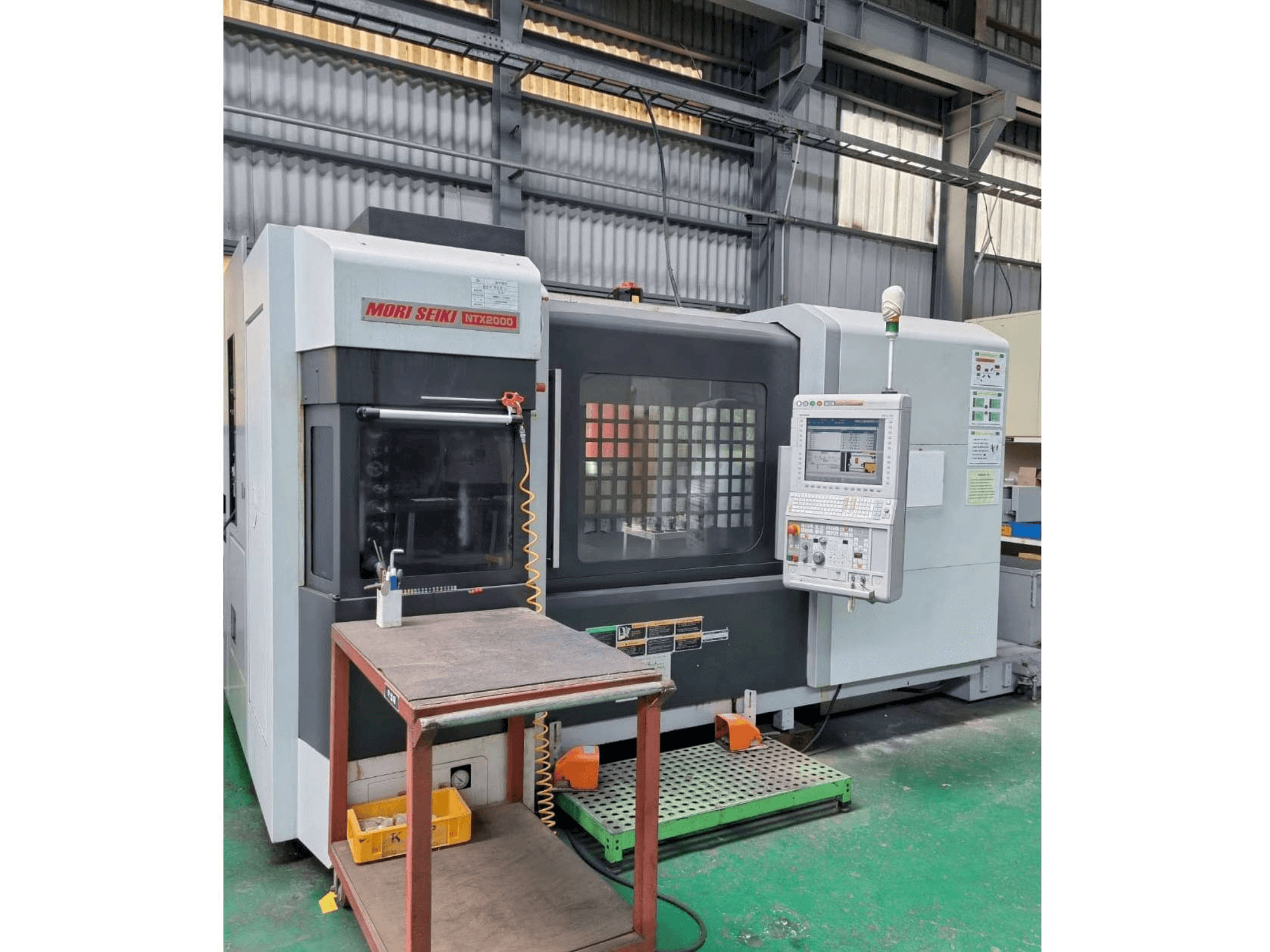 Vista frontale della macchina DMG Mori Seiki NTX2000/1500S