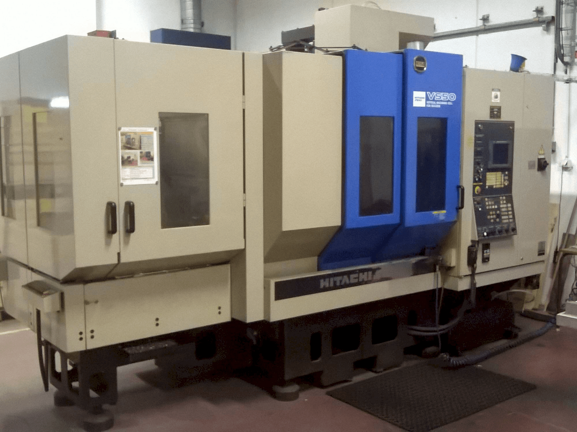 Vista frontale della macchina Hitachi VS 50