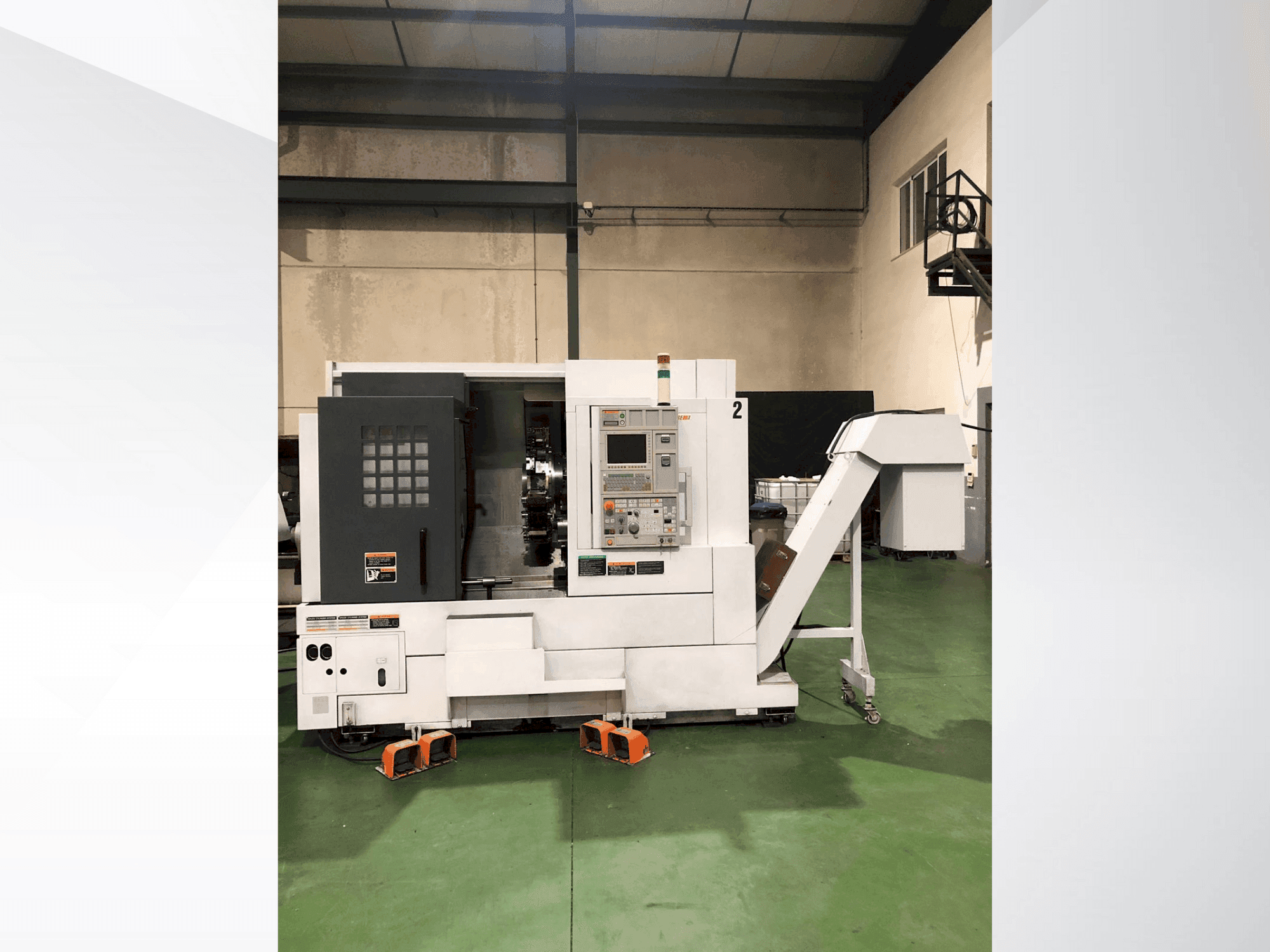 Vista frontale della macchina MORI SEIKI NL2000SY