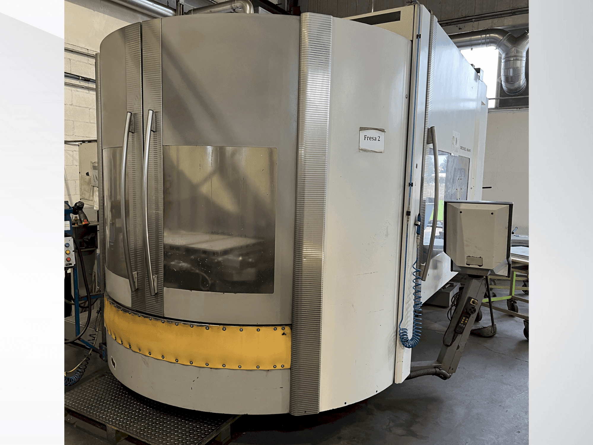 Vista frontale della macchina DMG DECKEL MAHO DMC 125 U