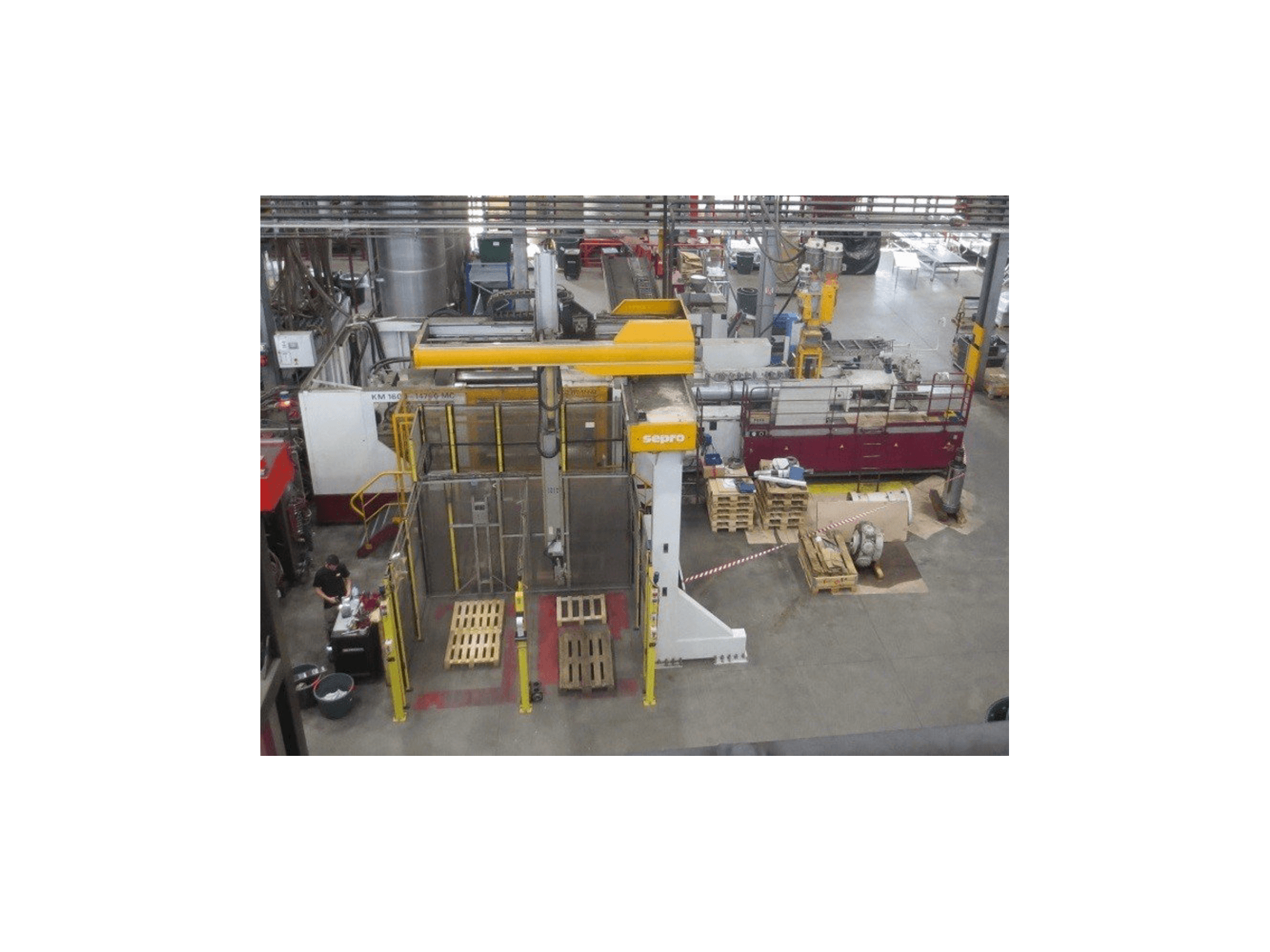 Vista frontale della macchina Krauss Maffei KM 1600 MC SP 14700