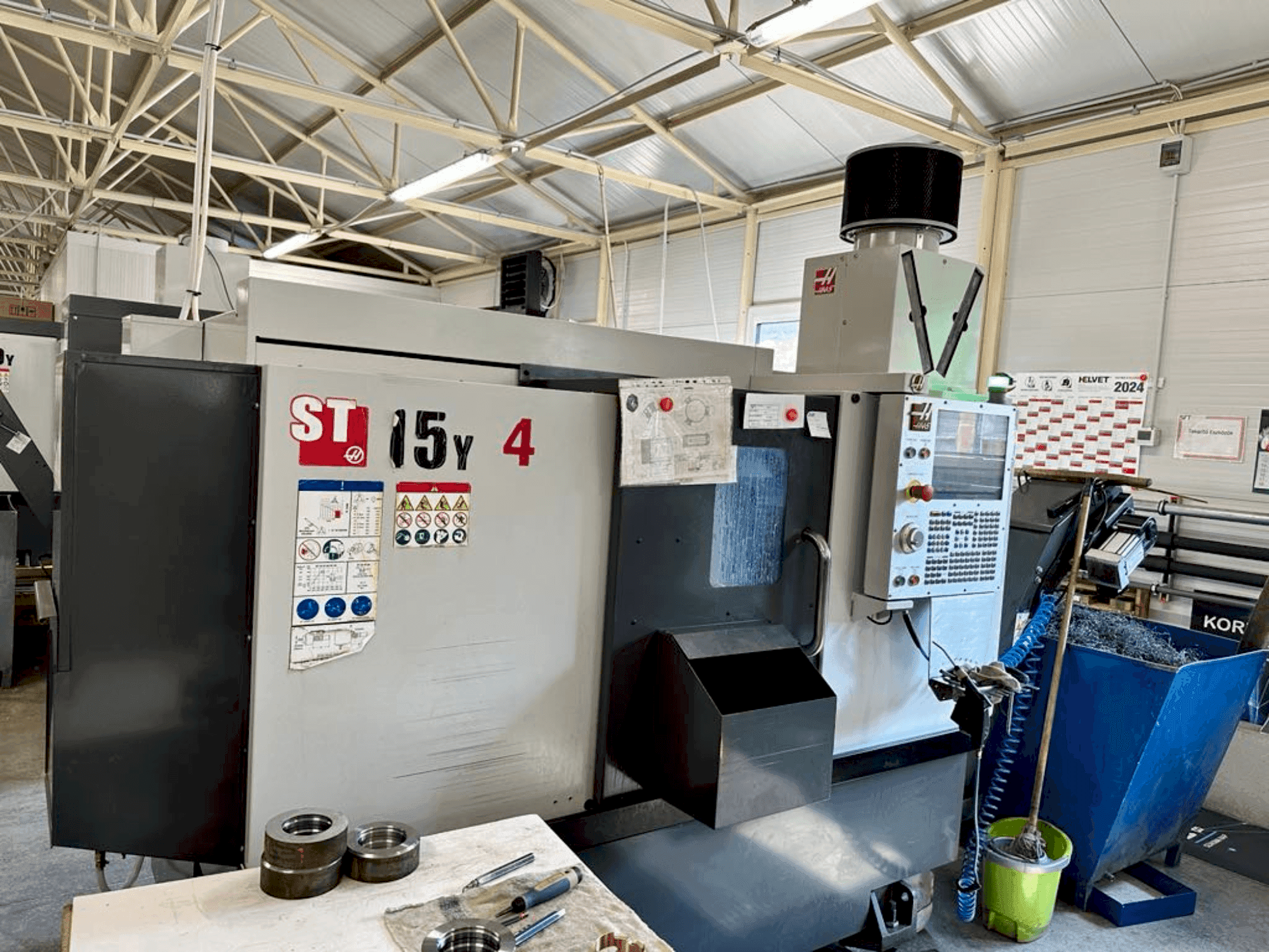 Vista frontale della macchina HAAS ST-15Y