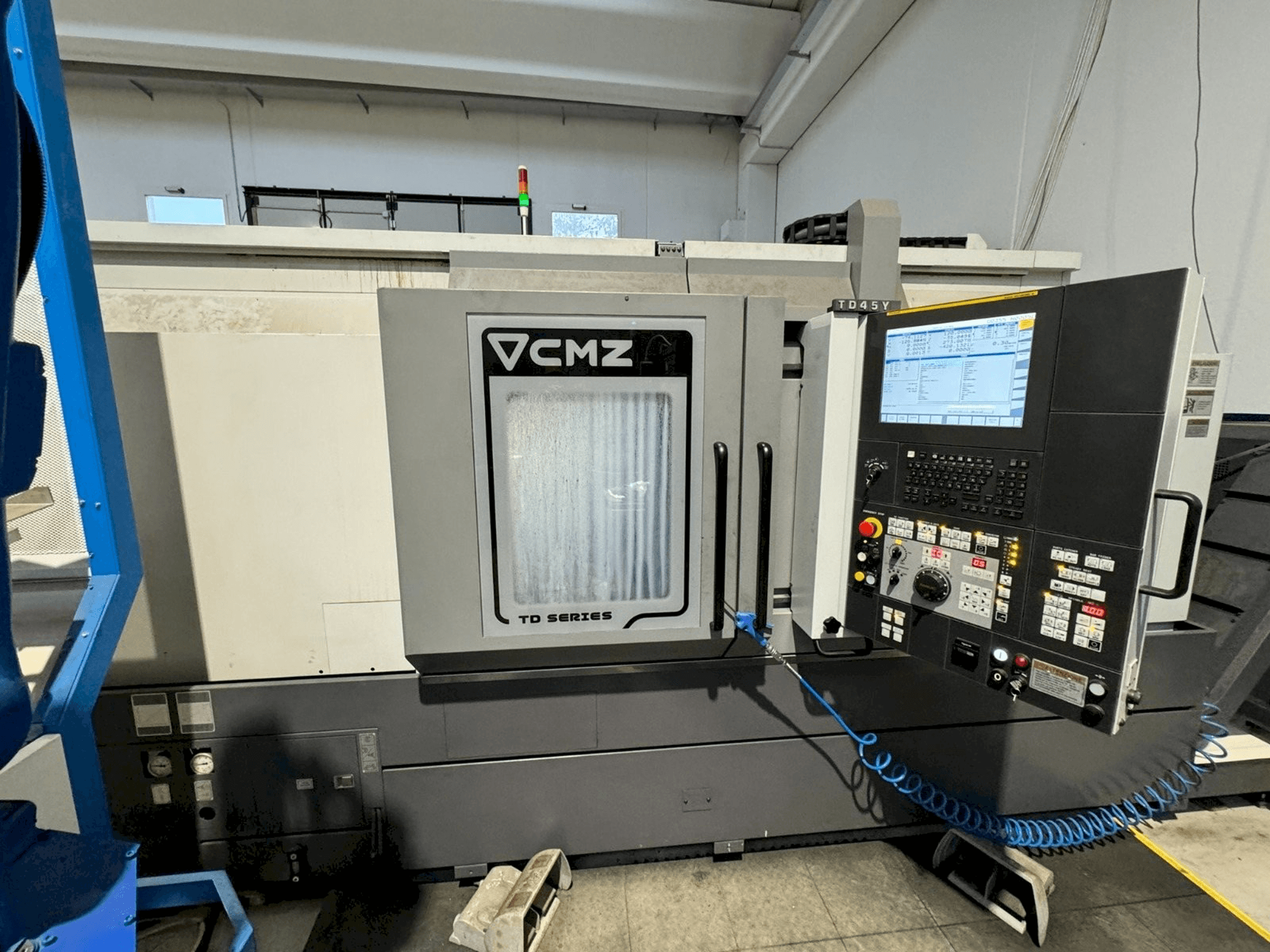 Vista frontale della macchina CMZ TD 45 Y 1350