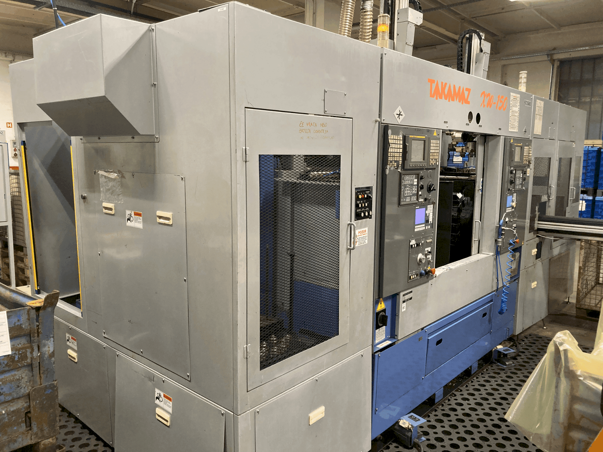 Vista frontale della macchina Takamaz XW-150