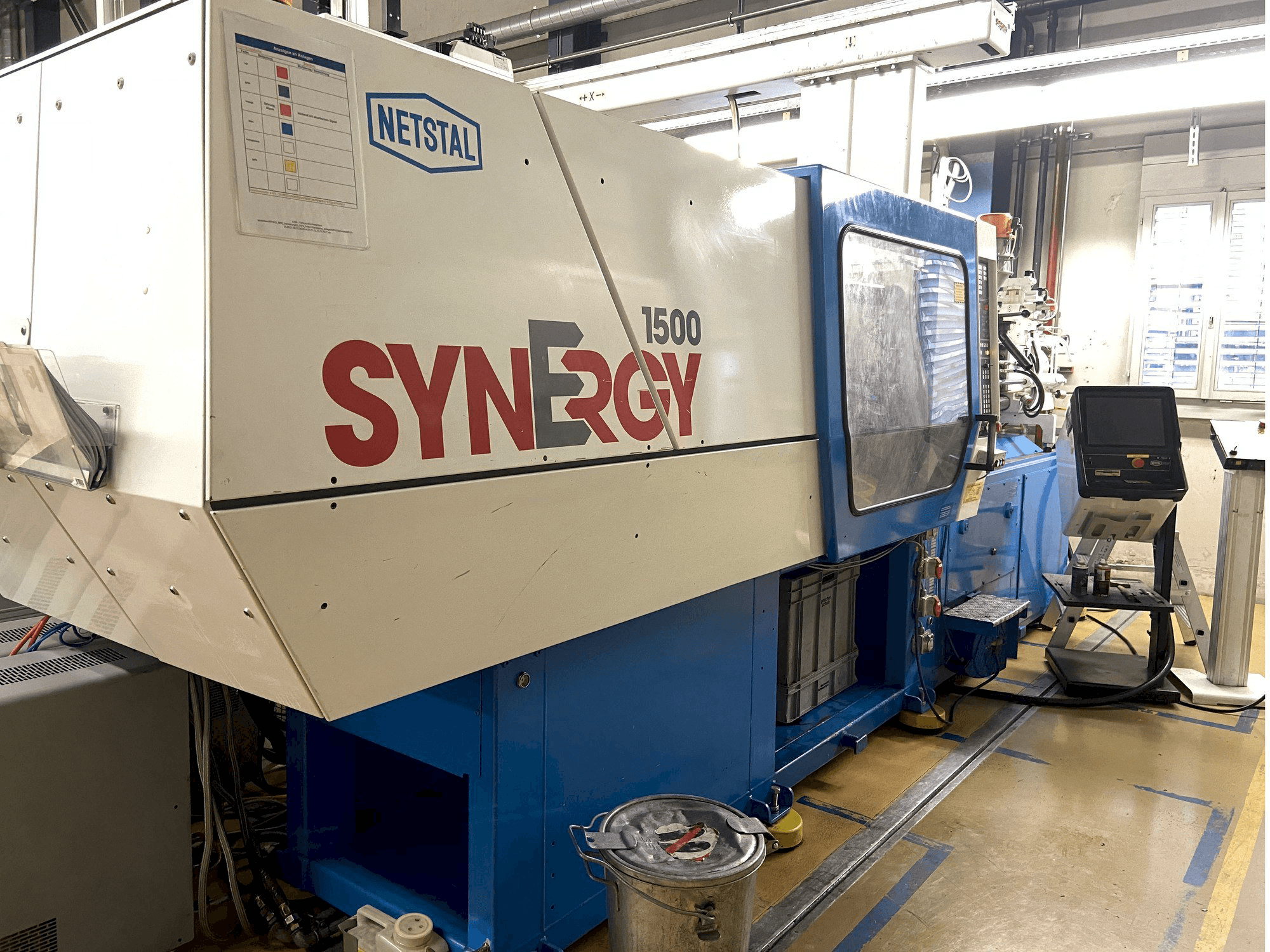 Vista frontale della macchina Netstal SYNERGY 1500 K 460