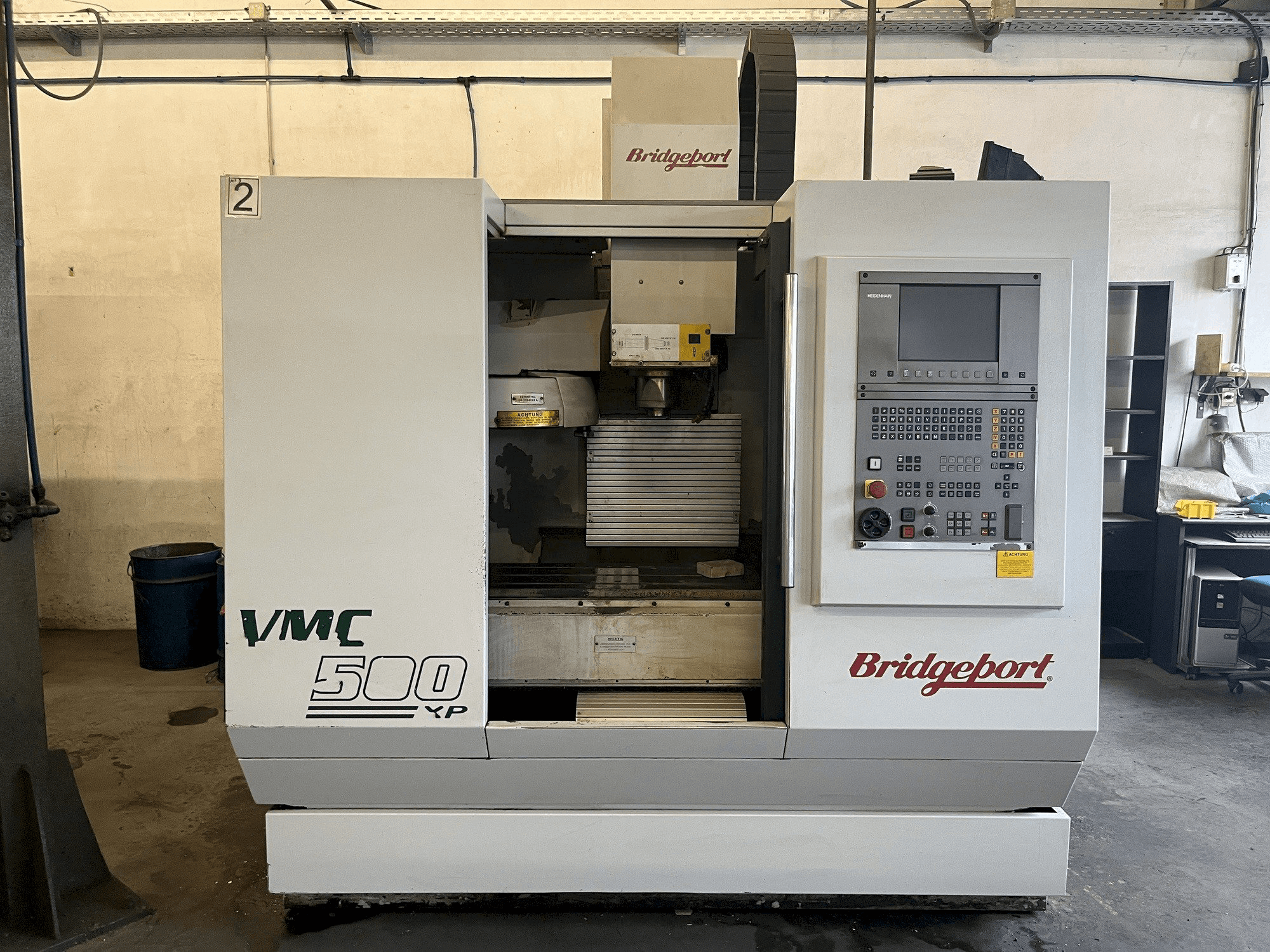 Vista frontale della macchina Bridgeport VMC500XP