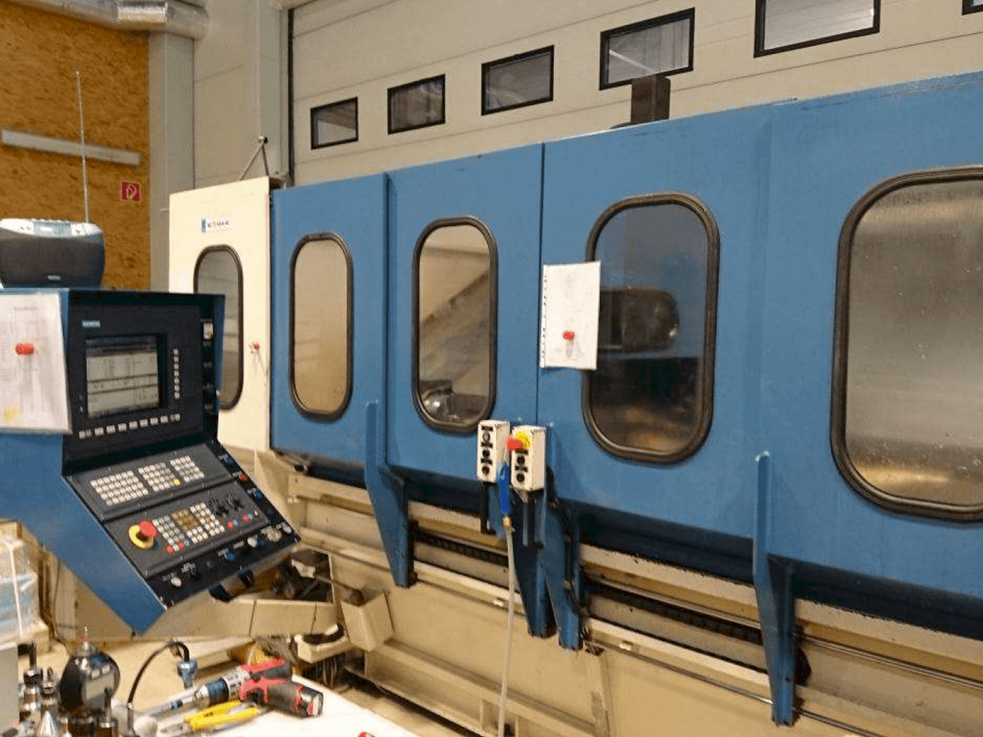 Vista frontale della macchina AXA VSC 2-M