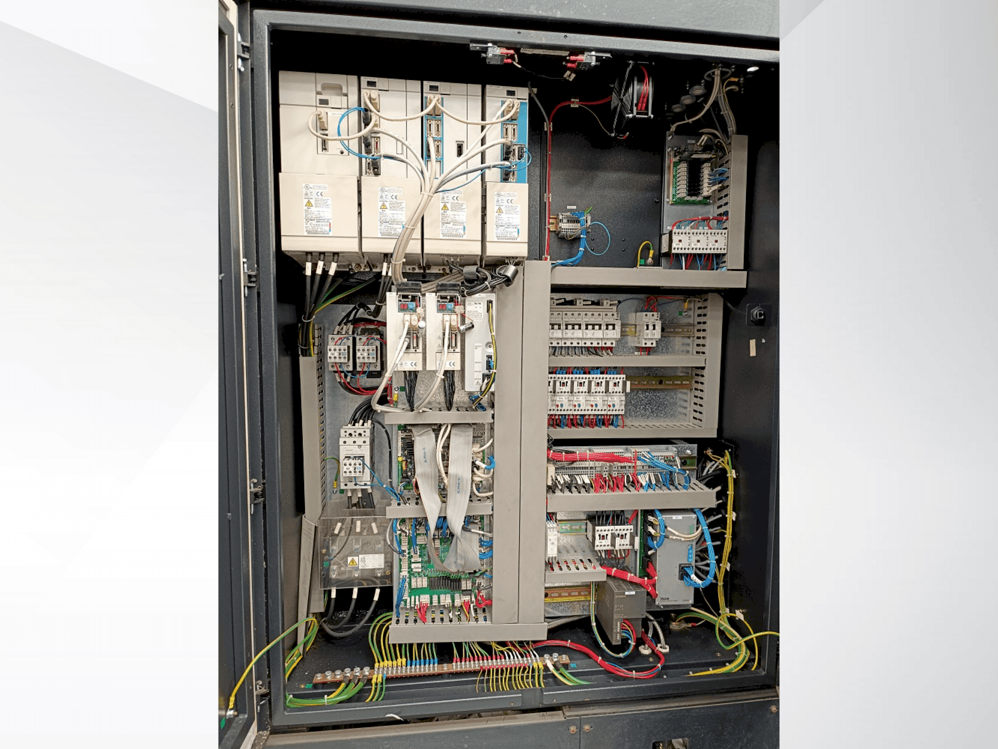 Particolare della macchina Mazak VTC-200C