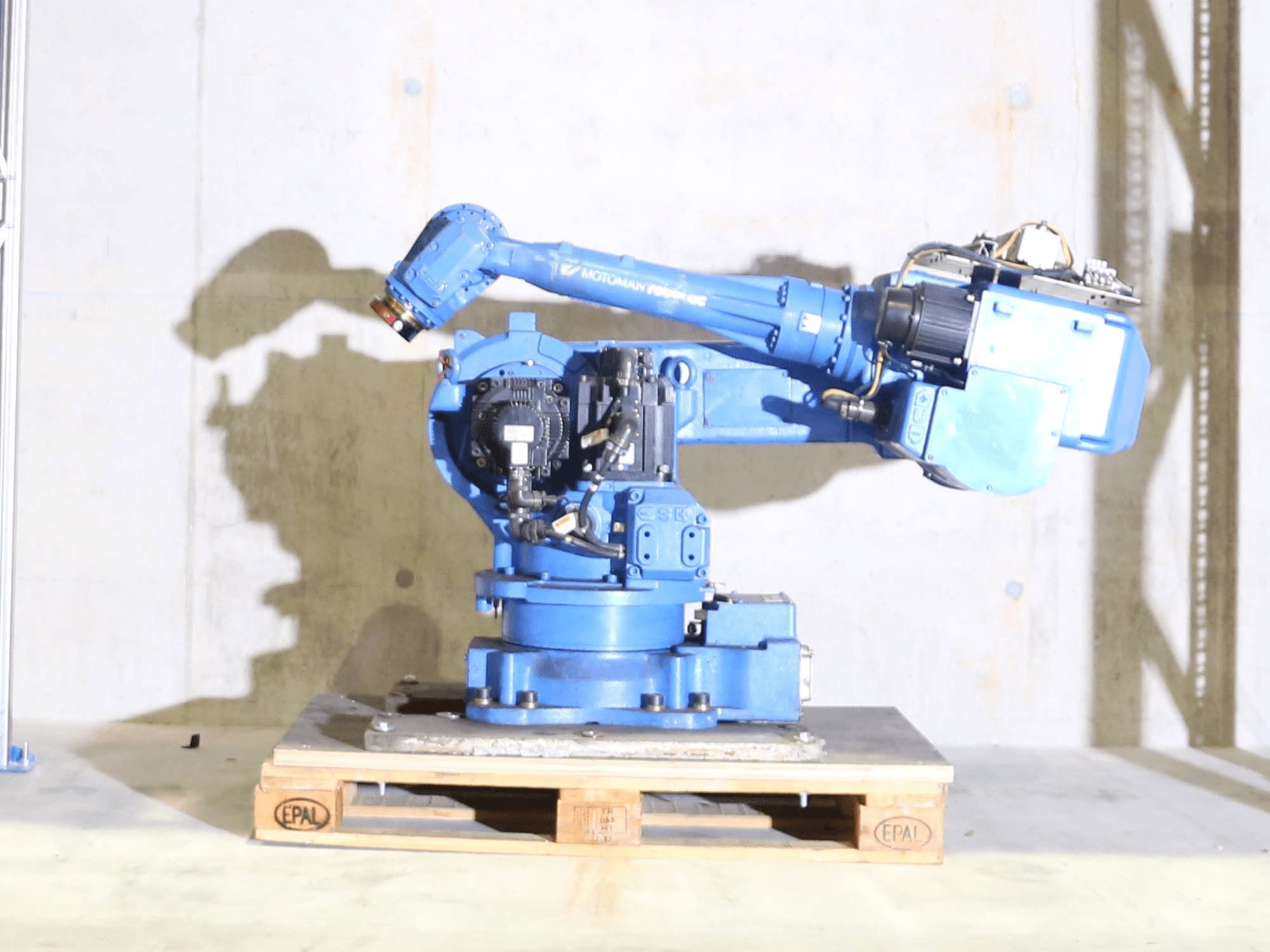 Vista lato sinistro della macchina Yaskawa Motoman UP50