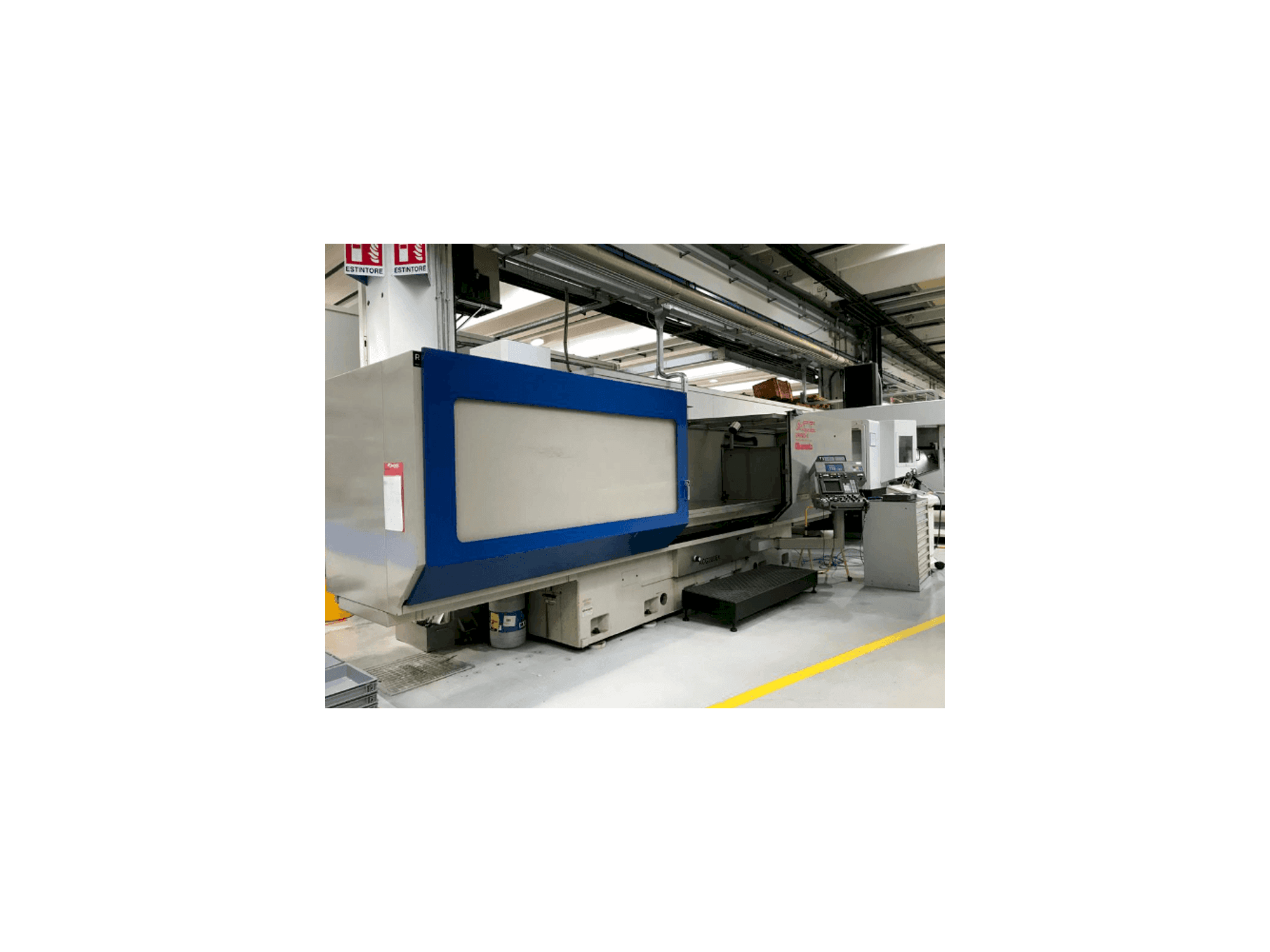 Vista laterale sinistra della macchina OKAMOTO ACC 208ex