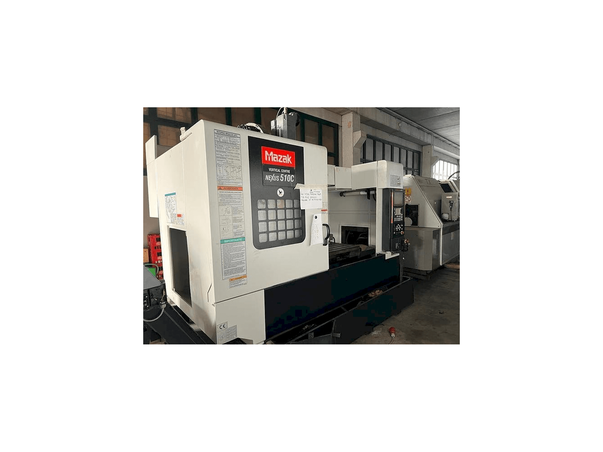 Vista frontale della macchina Mazak VCN 510C