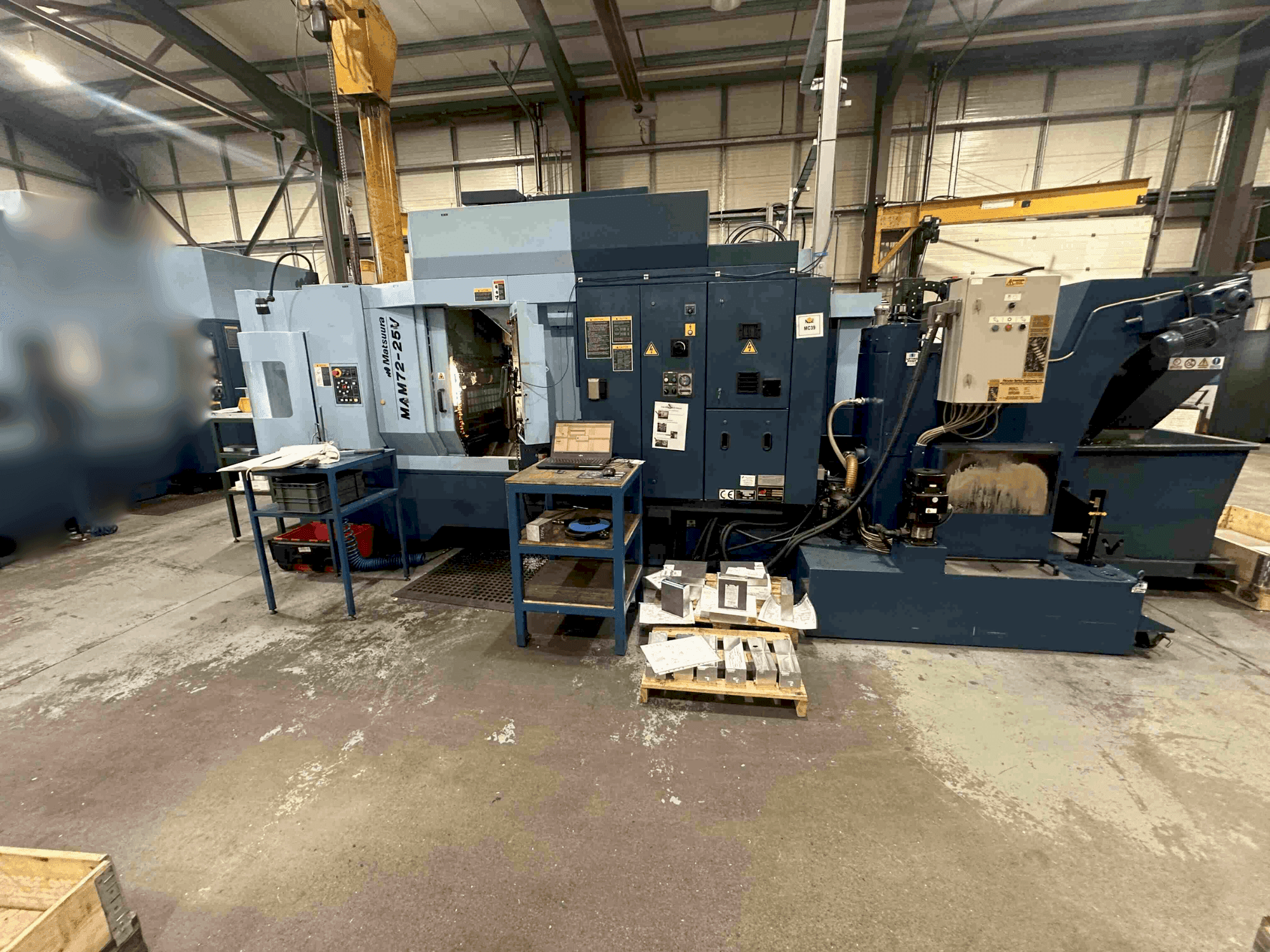 Vista frontale della macchina Matsuura MAM72-25V