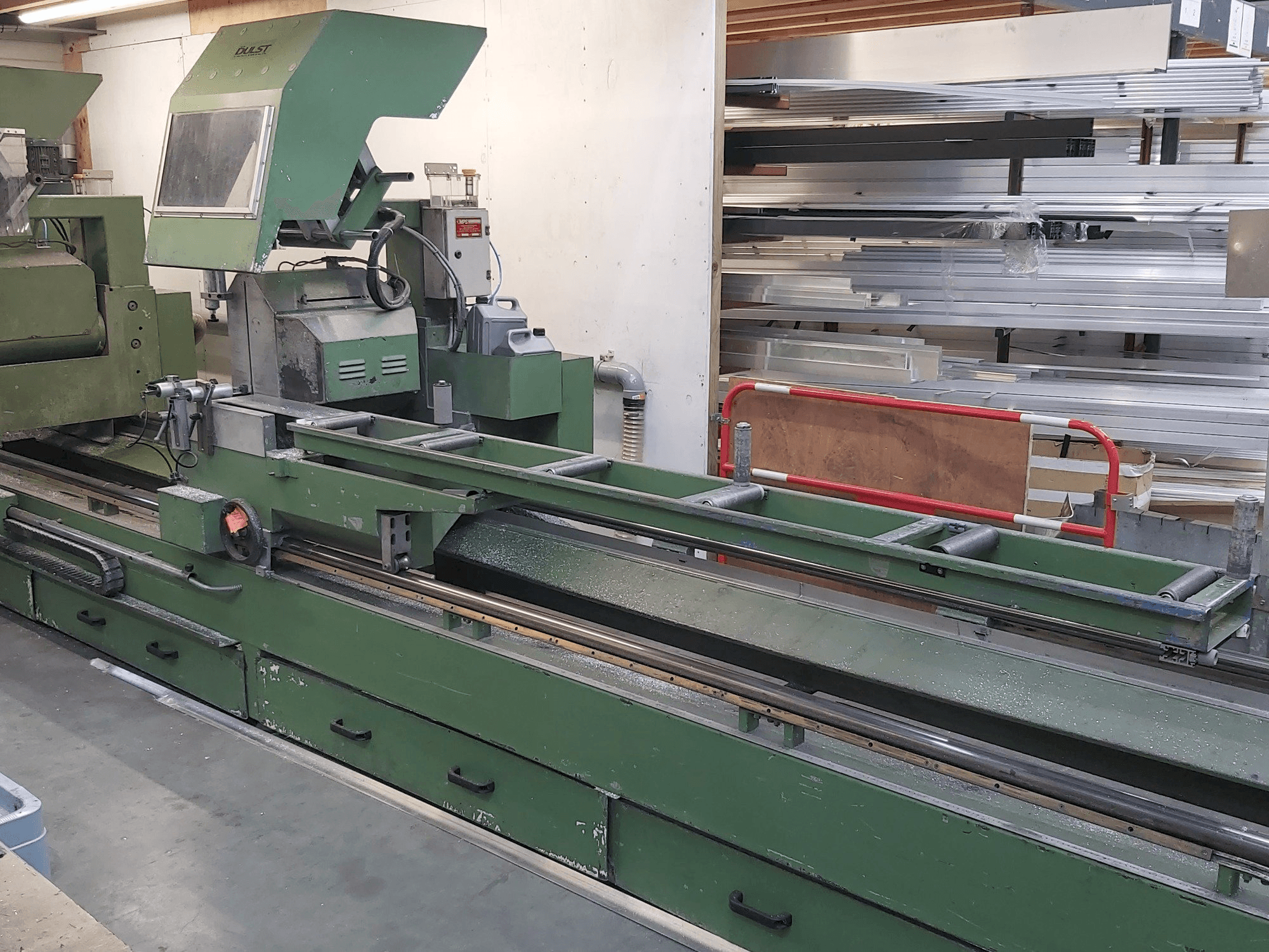Vista frontale della macchina MECAL SW453 Reverse Garda 3