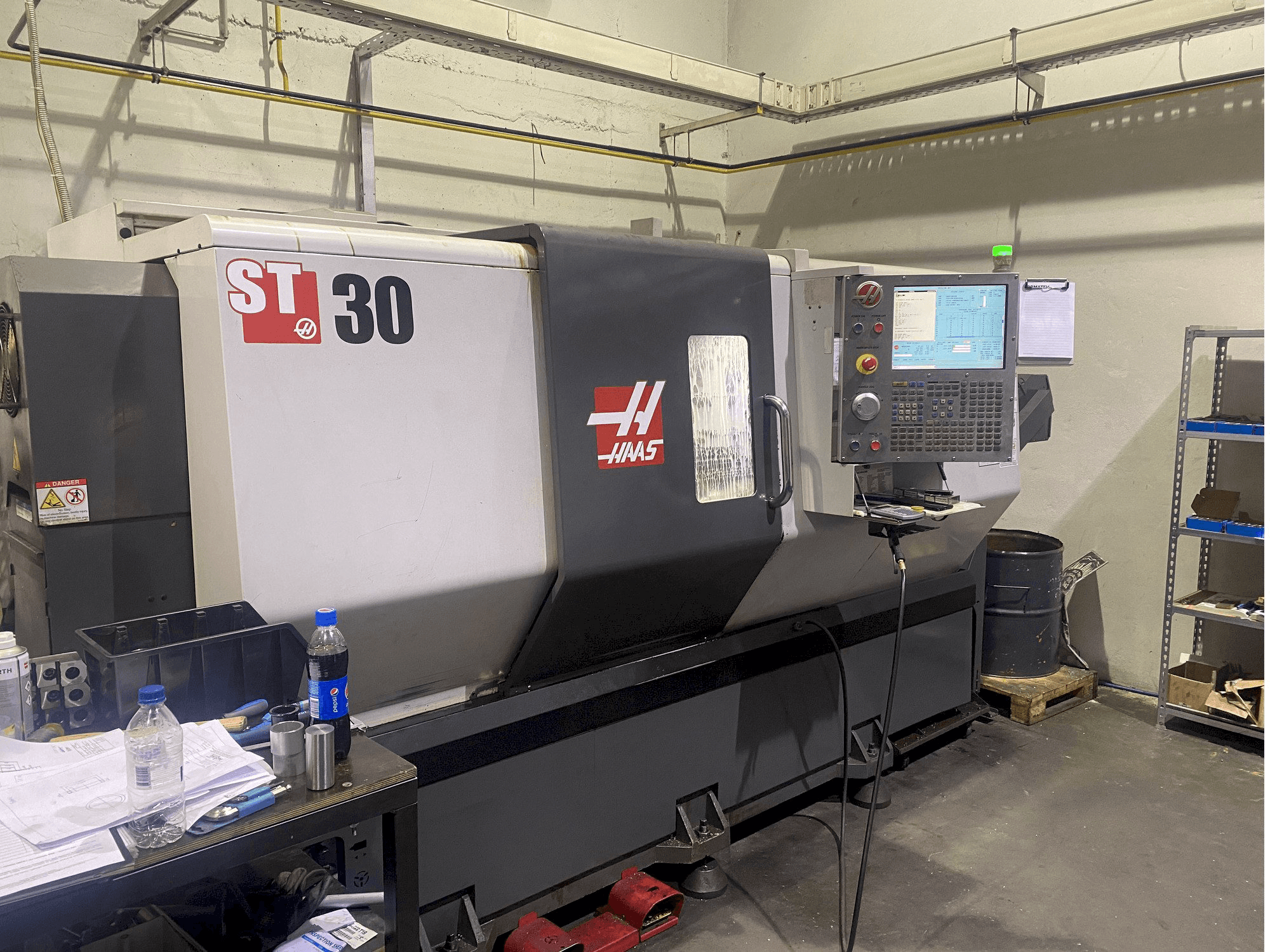 Vista frontale della macchina HAAS ST 30