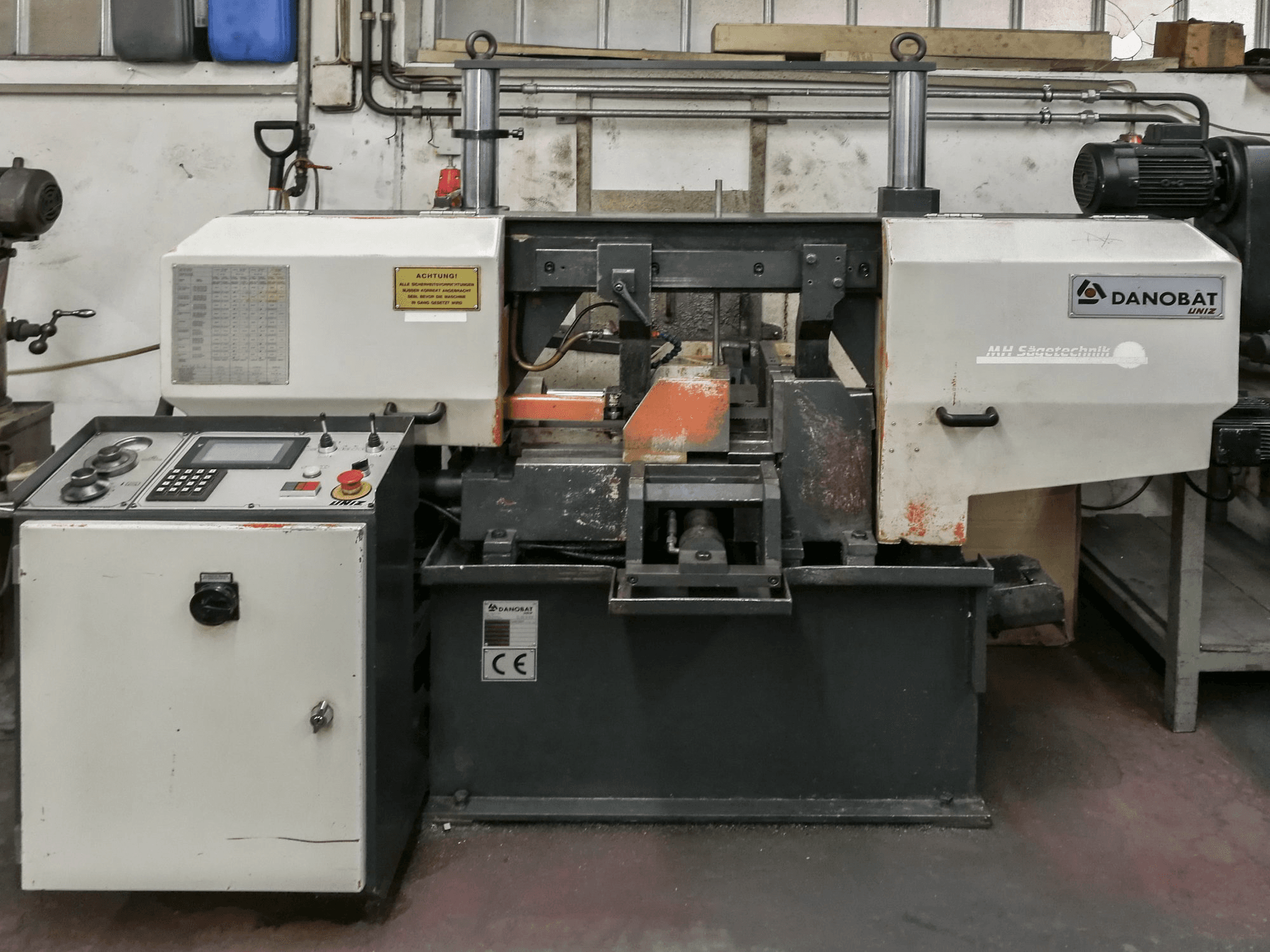 Vista frontale della macchina DANOBAT CR-260A