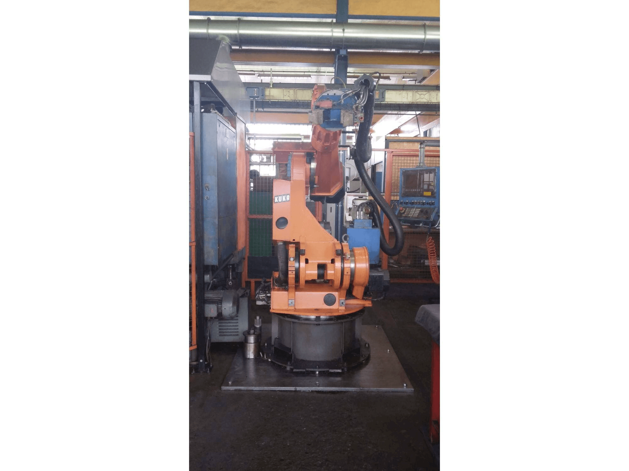 Vista frontale della macchina KUKA IR 760/120.0