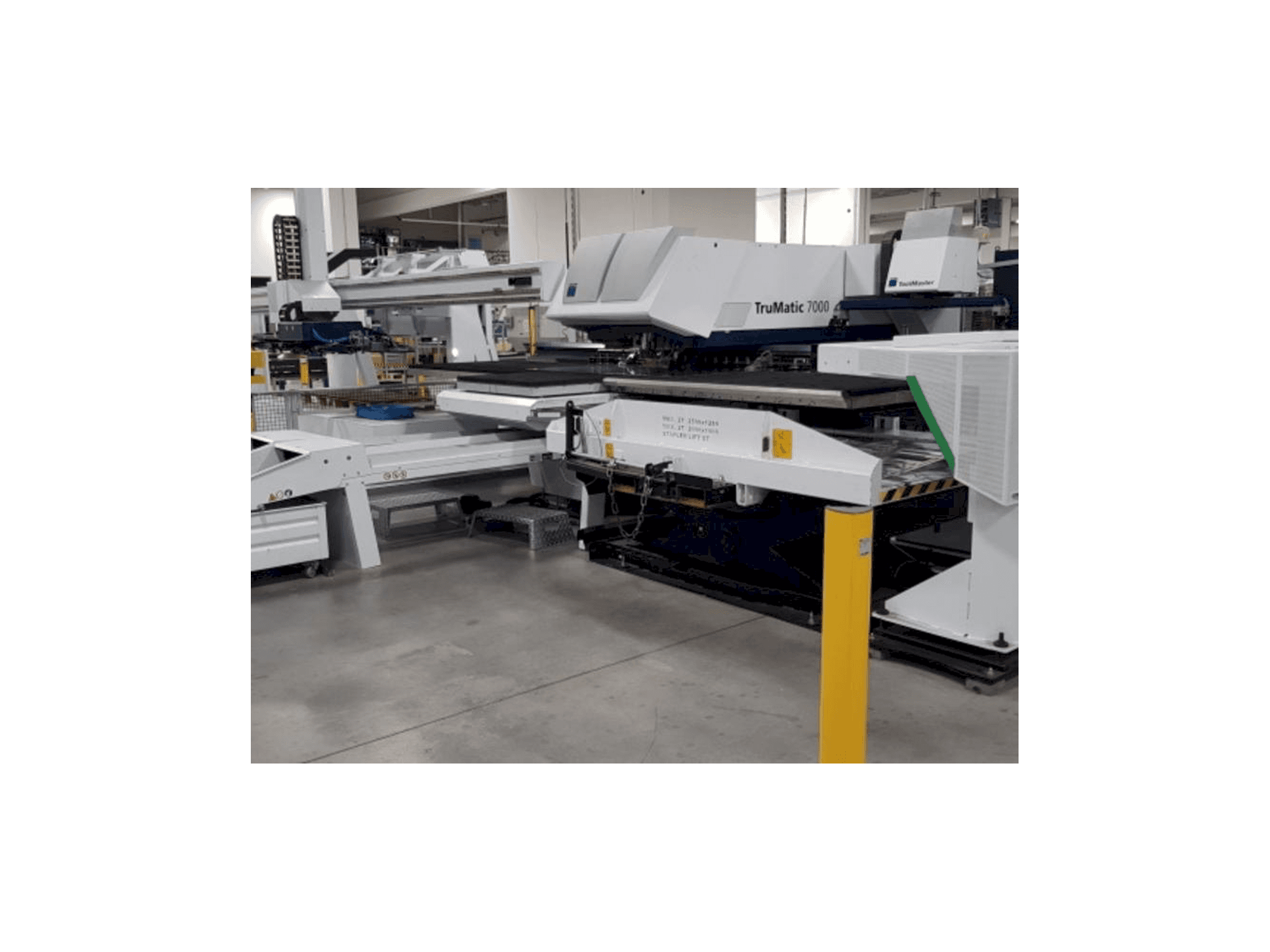 Vista frontale della macchina Trumpf Trumatic 7000