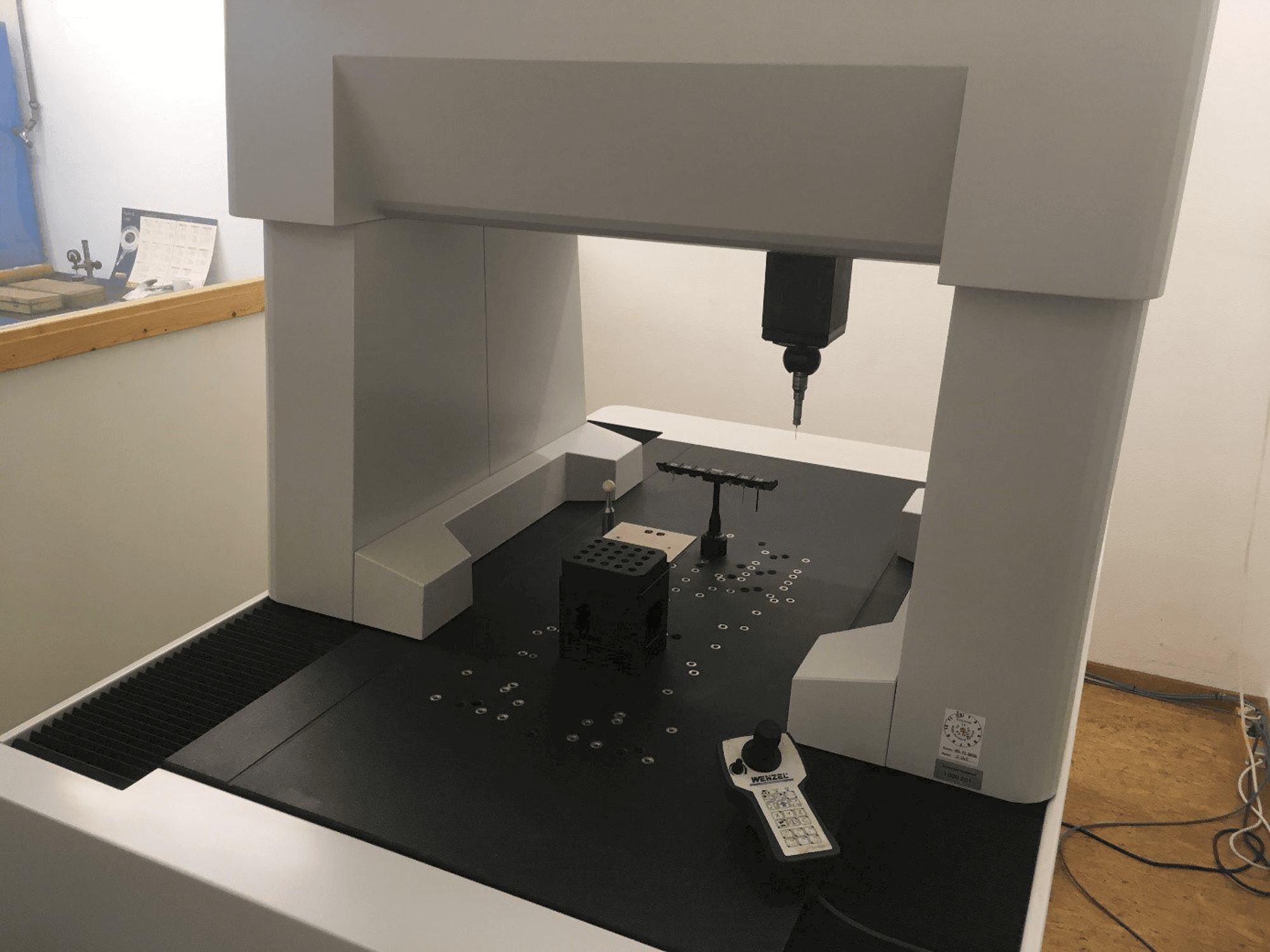 Vista frontale della macchina EROWA PreSet Qi