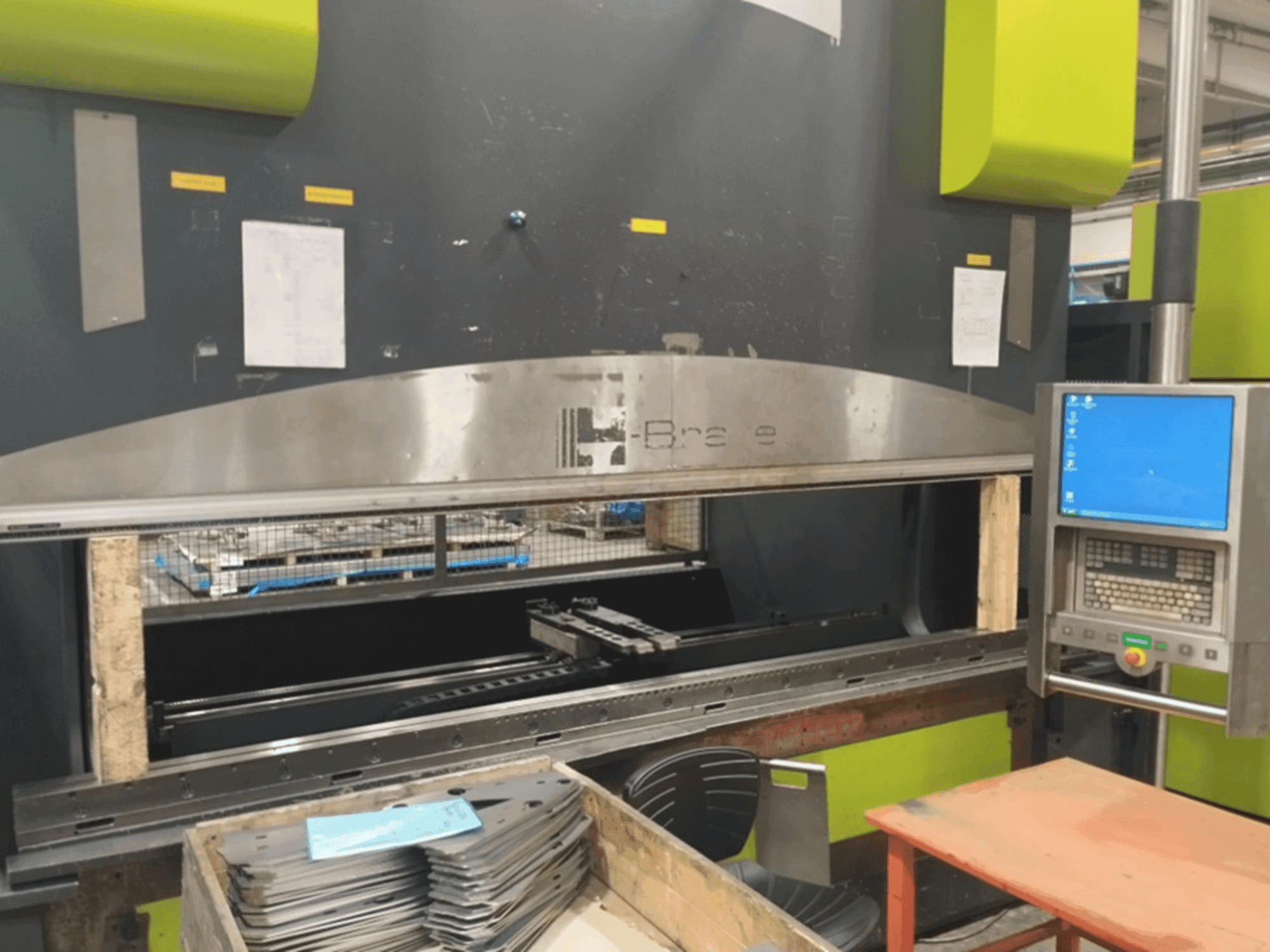 Vista frontale della macchina Safan SAFAN H-BRAKE 240-3100