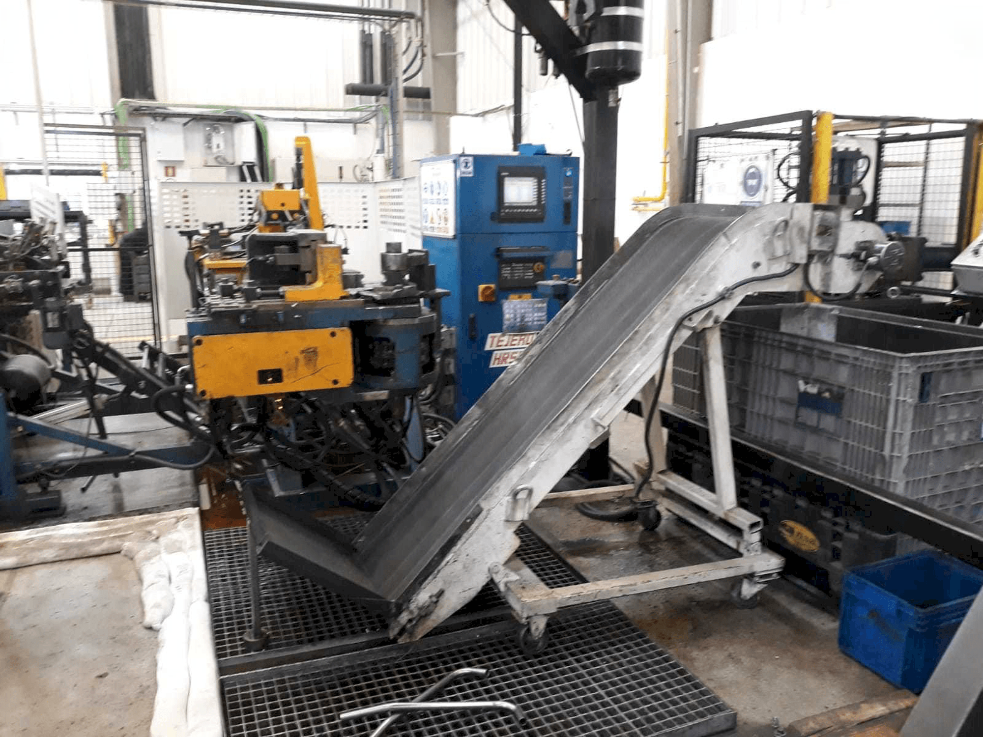 Vista frontale della macchina Tejero HR-50-CNC