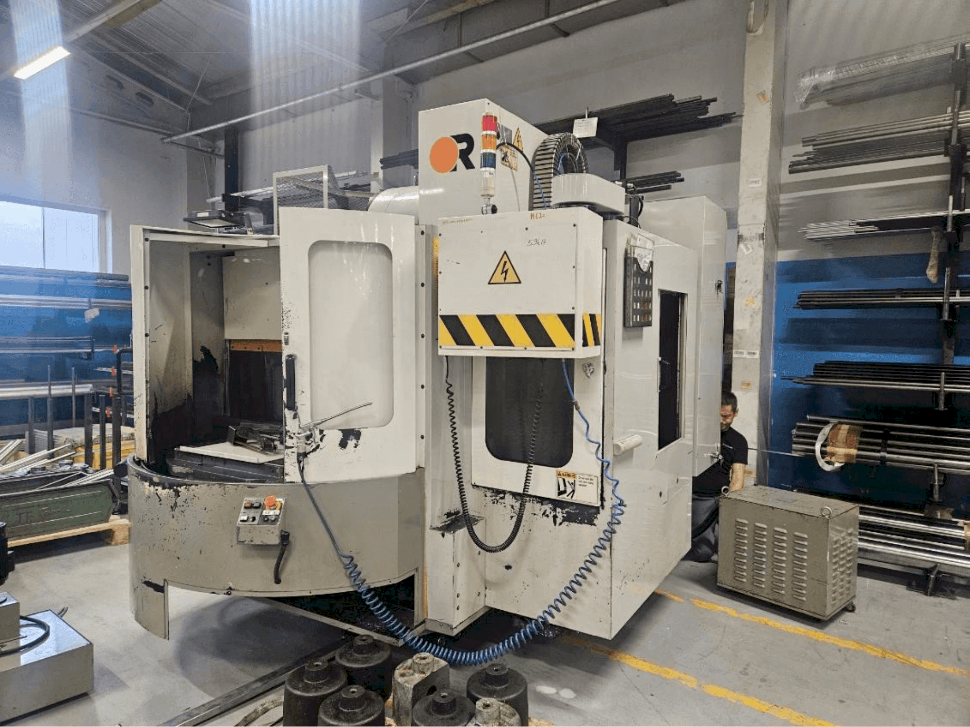 Vista frontale della macchina Victor Vcenter 70 - APC