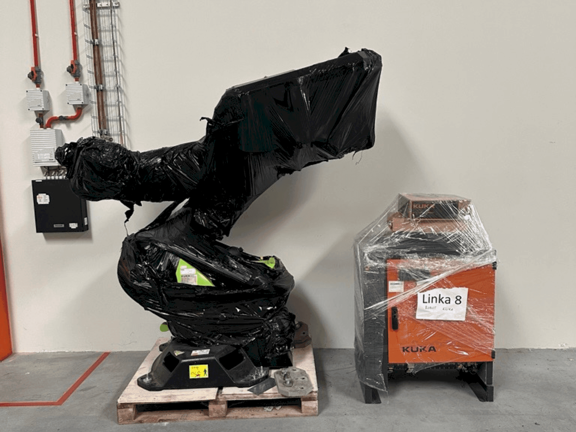 Vista frontale della macchina KUKA KR-90 R3100