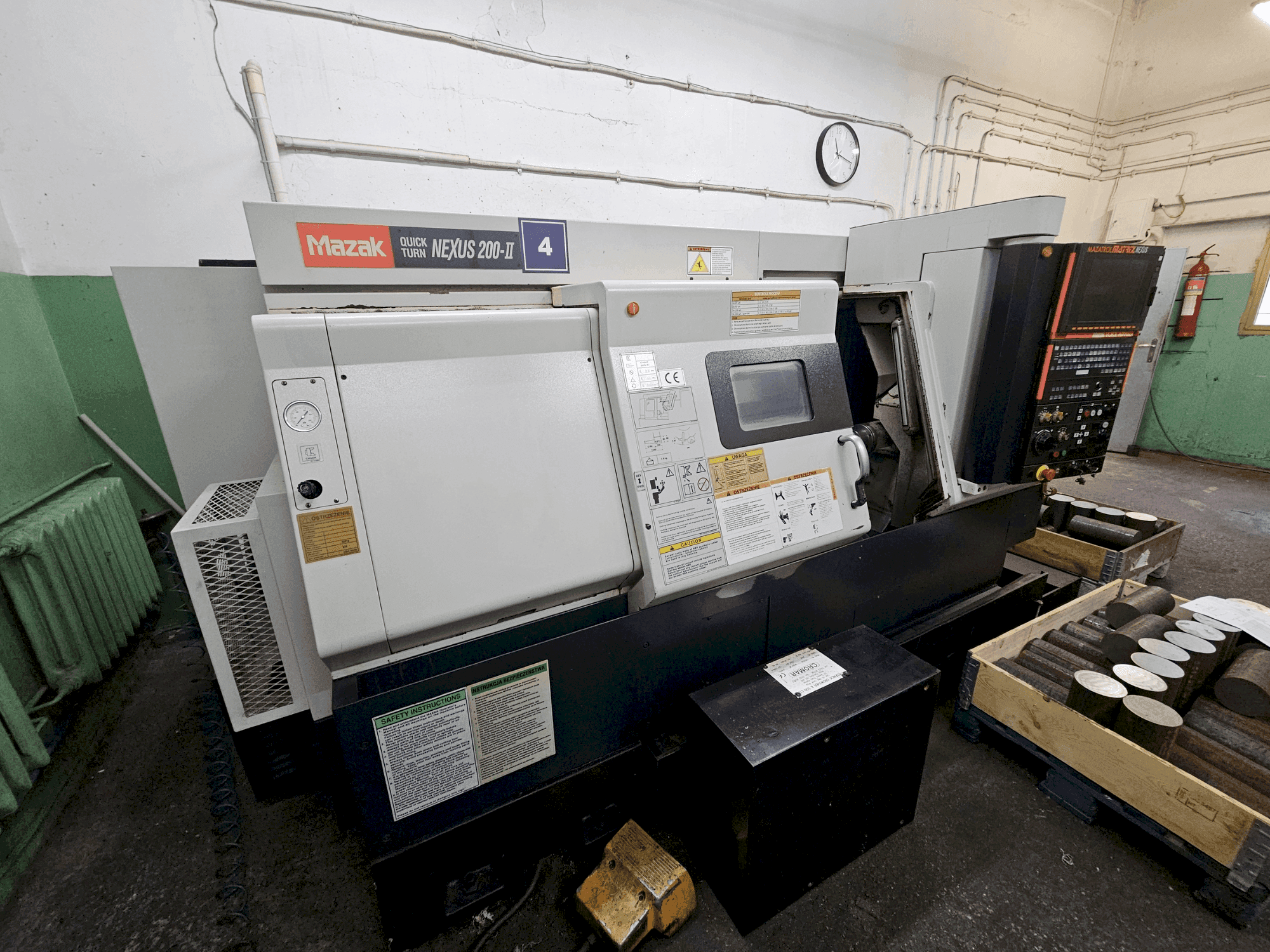 Vista frontale della macchina Mazak QUICKTURN NEXUS 200-II
