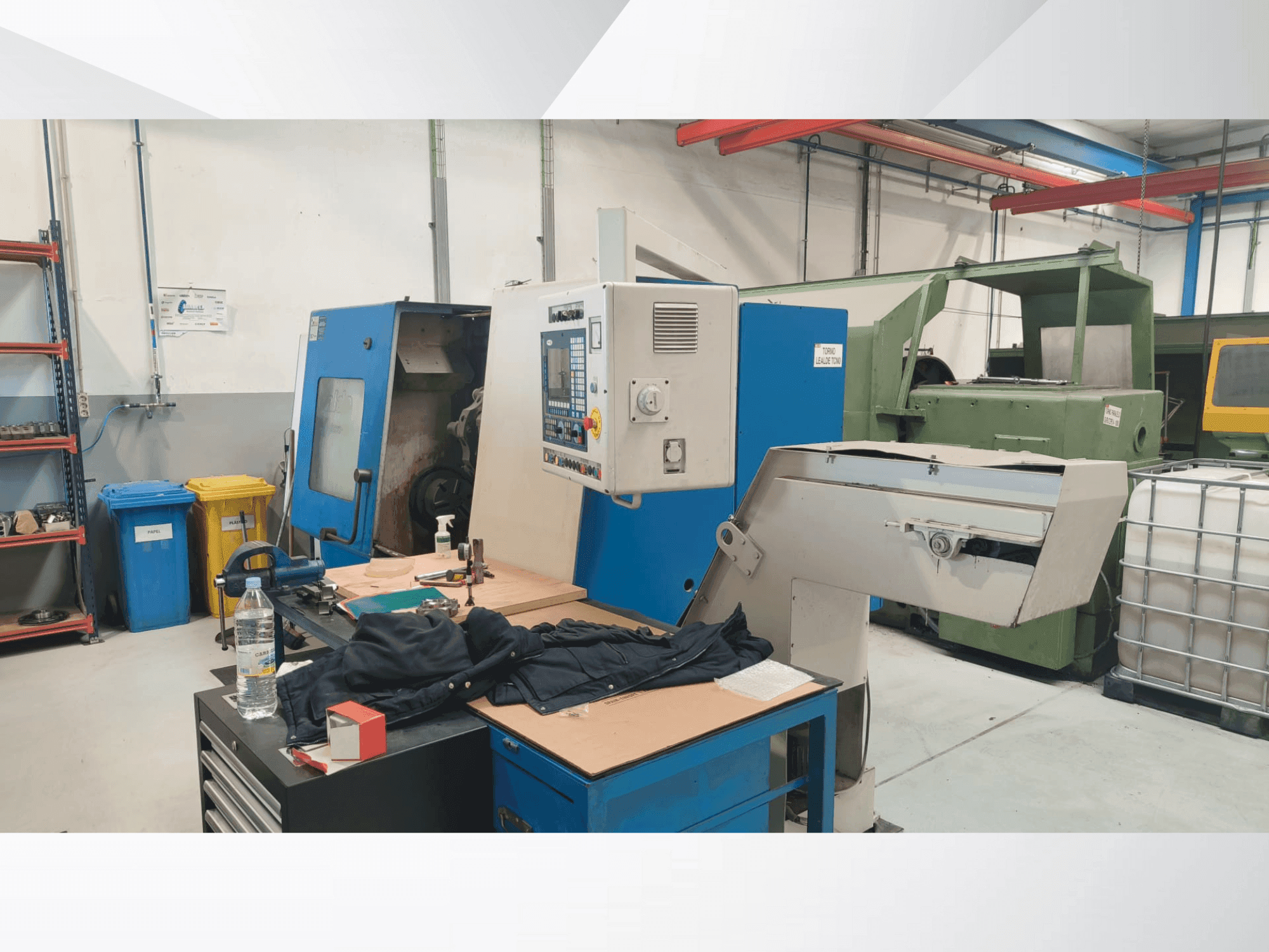 Vista laterale della macchina Lealde TCN-0