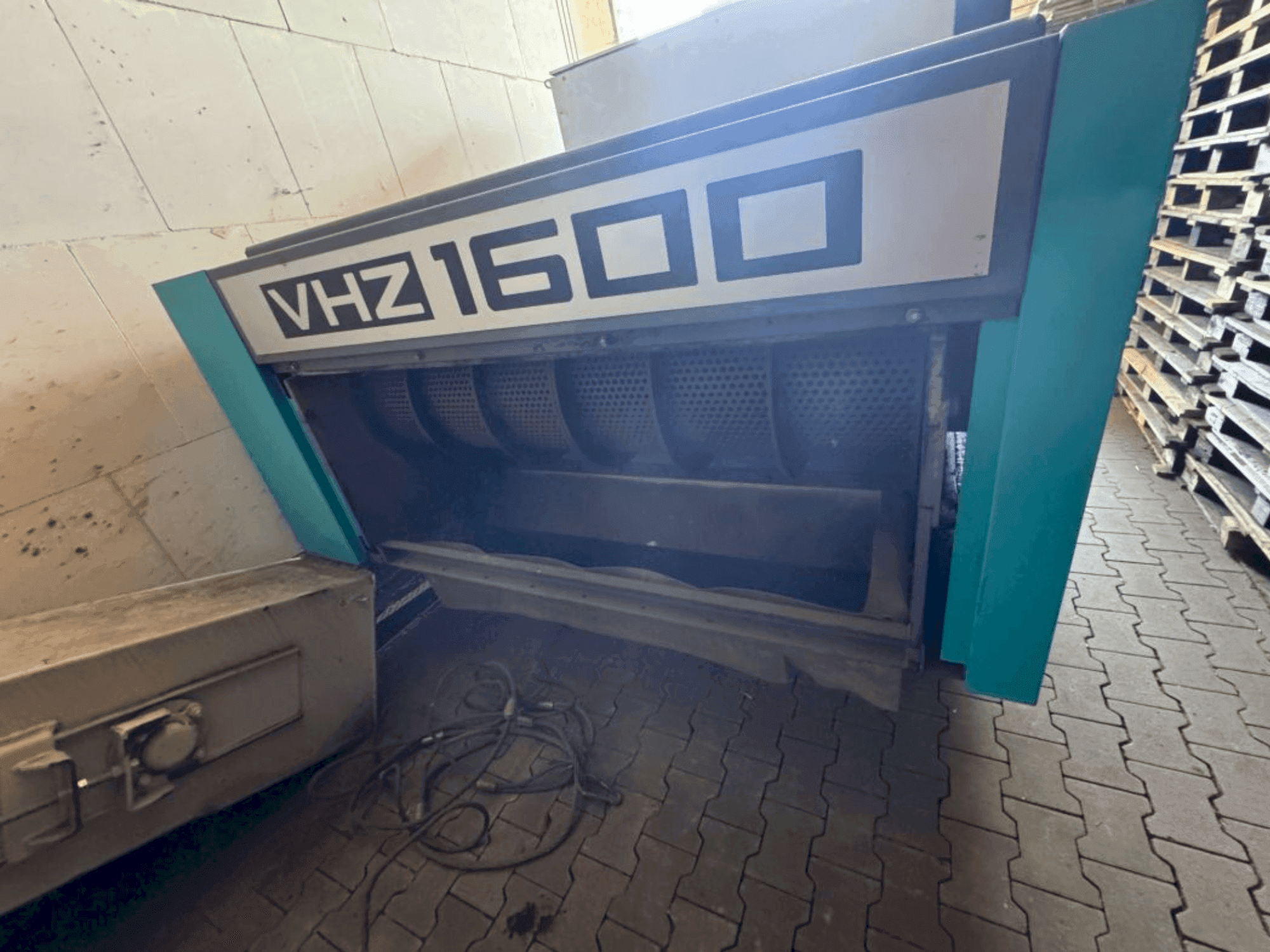 Vista frontale della macchina VECOPLAN VHZ 1600