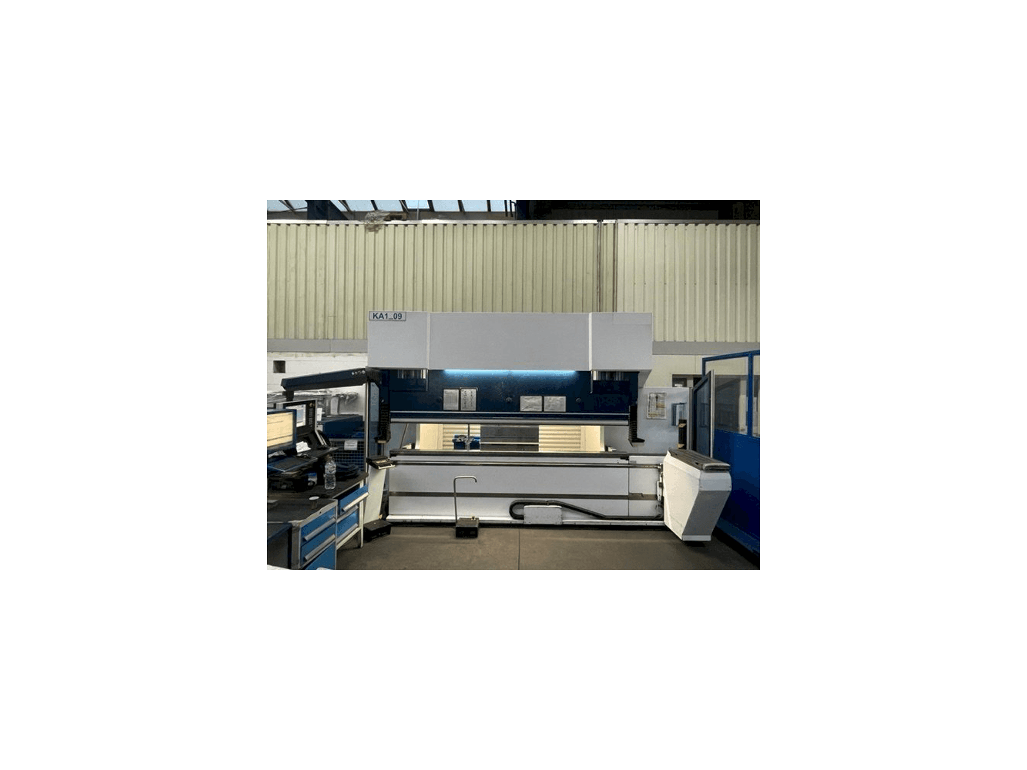 Vista frontale della macchina Trumpf TruBend 5130